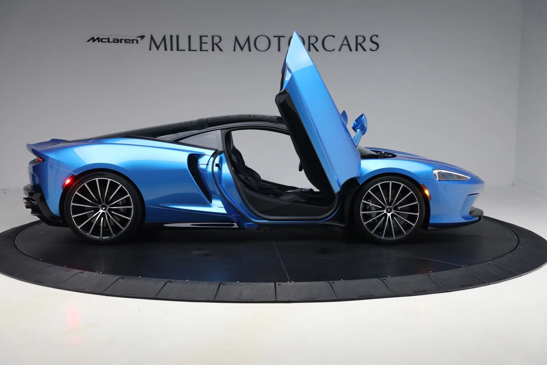 mph018_539292103_Used_2021_Mc_Laren_GT_85708790a9