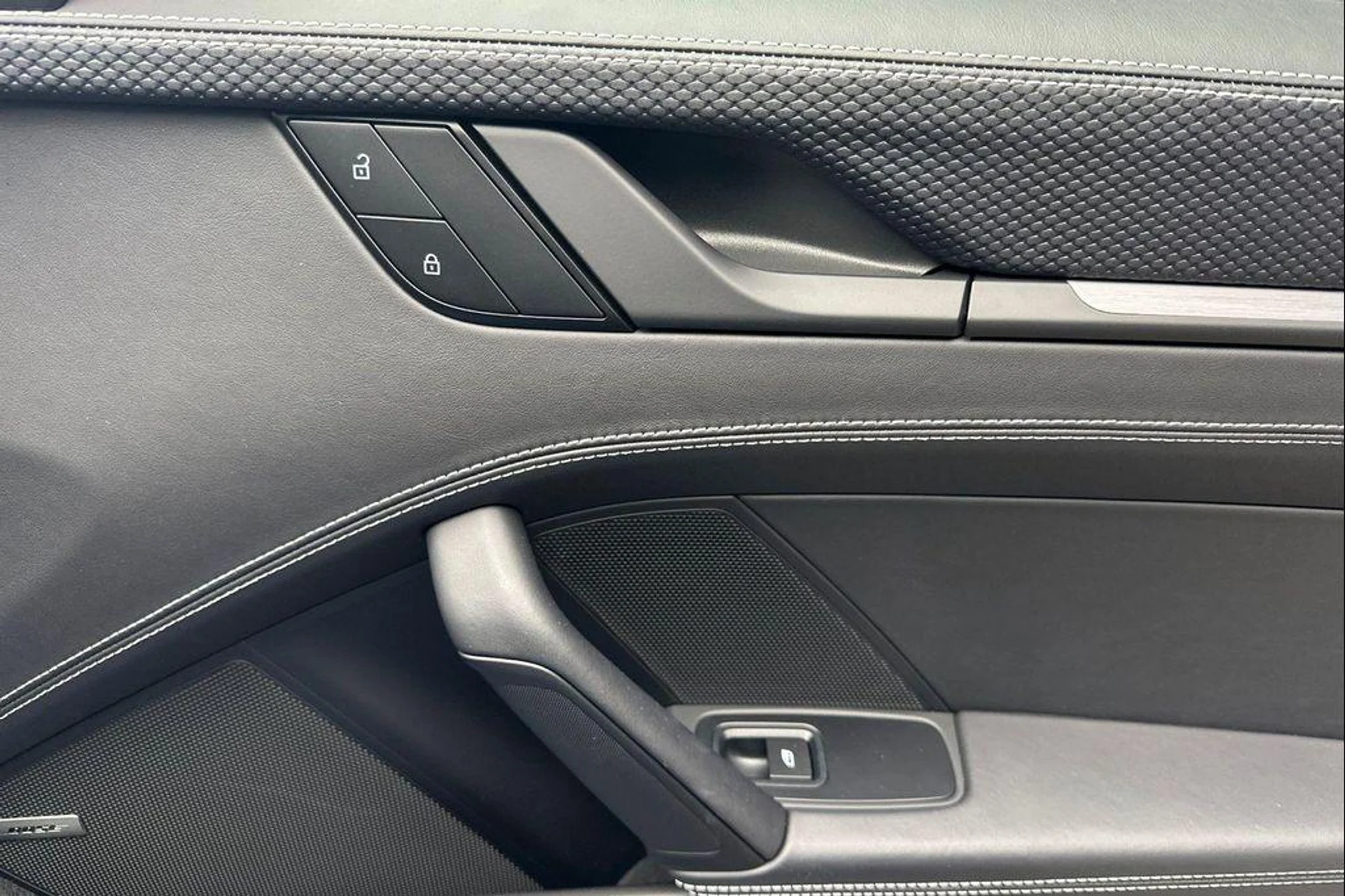 mph018_541312630_H_Ga_Ru9o_H_Nb2_EY_To_Hs_Utia_E2_U_w_0709efd08f