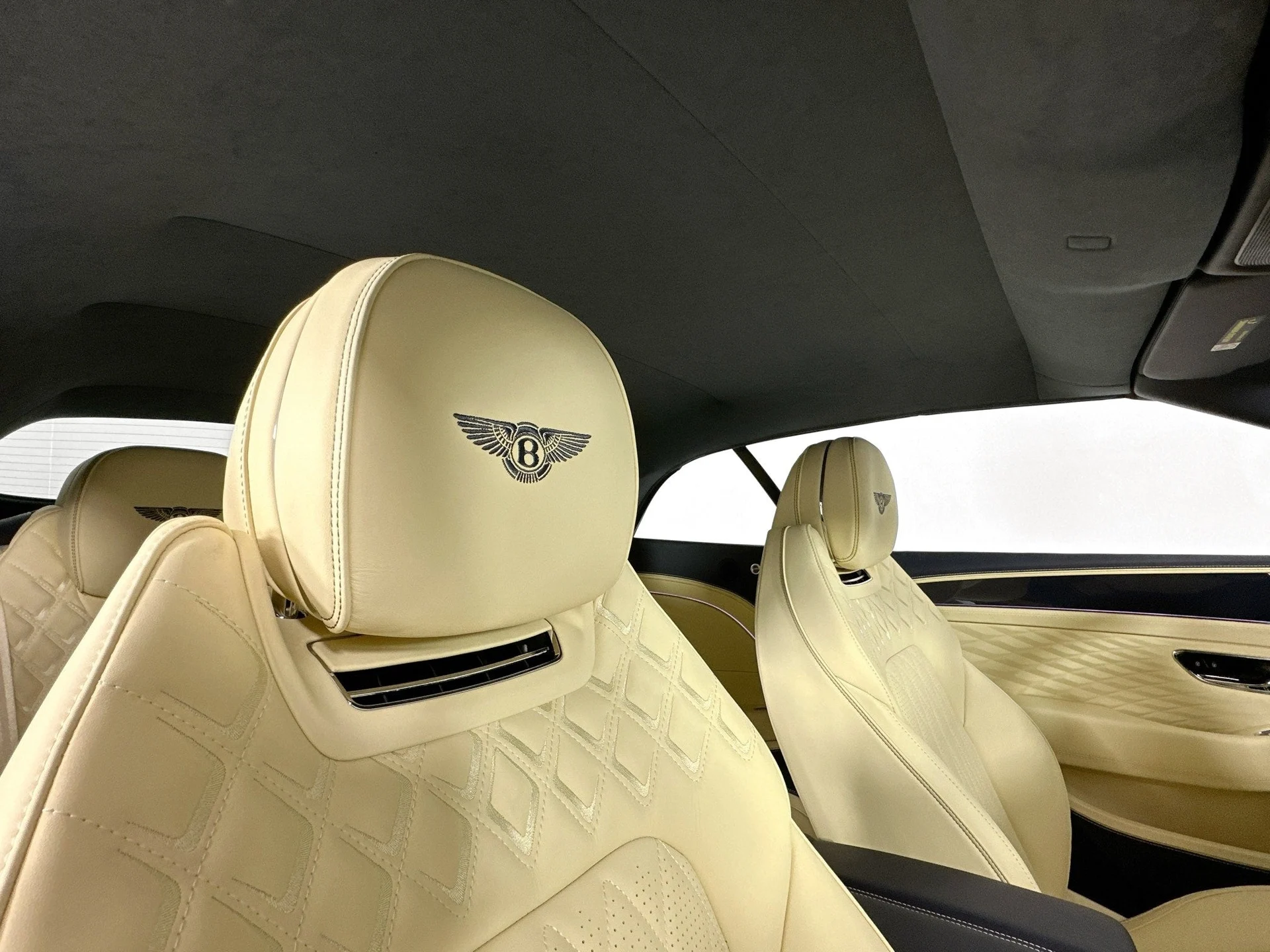 mph018_54235030_19_2689dfa301