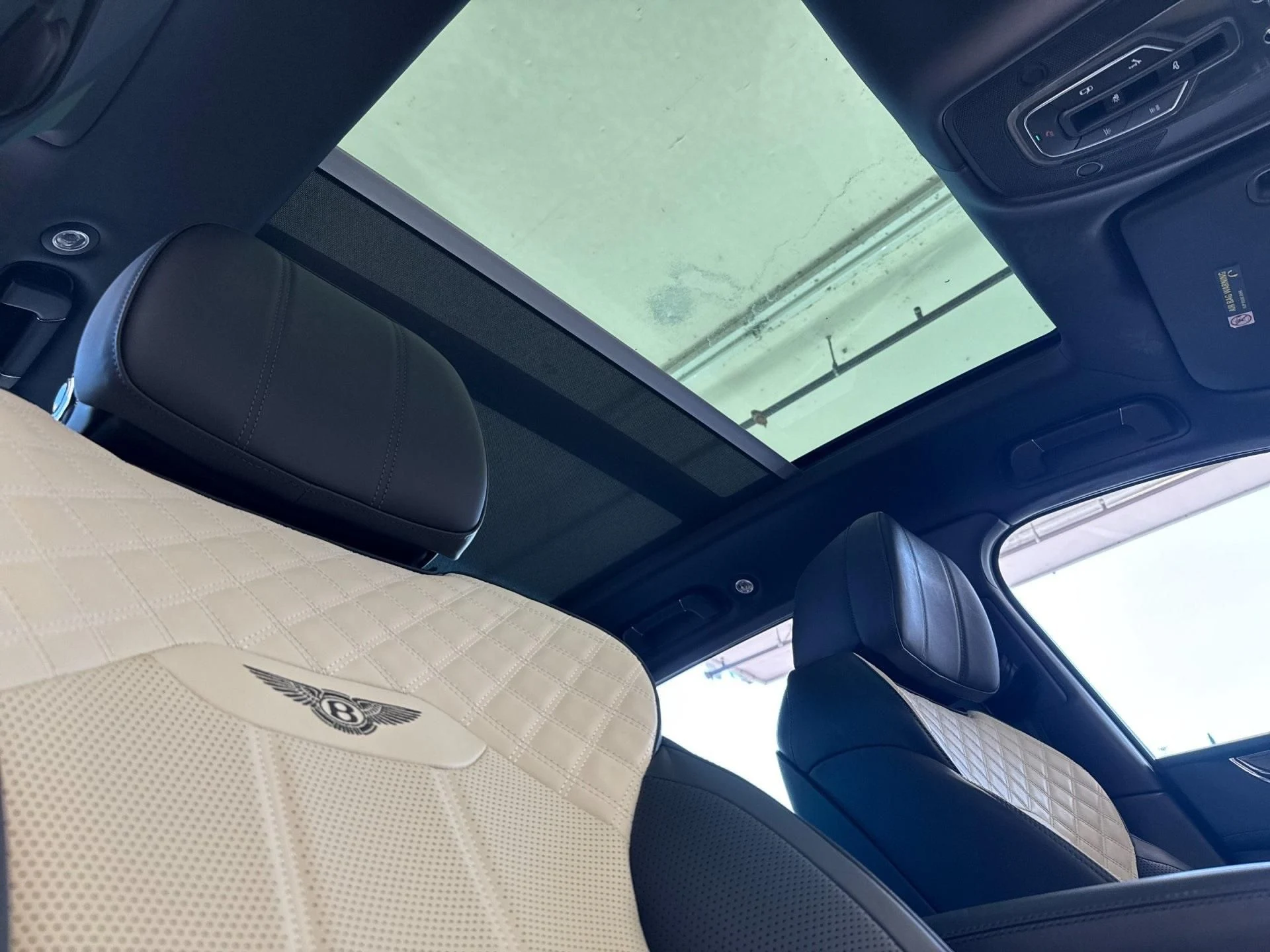 mph018_543923300_Used_2022_Bentley_Bentayga_V8_1760603795_53da04a07b