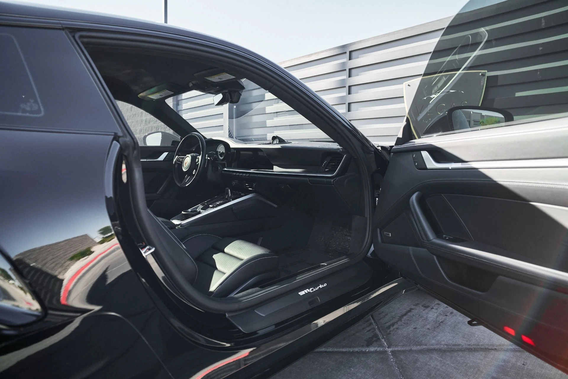 mph018_545918964_Used_2024_Porsche_911_Turbo_1765937763_38323ed144