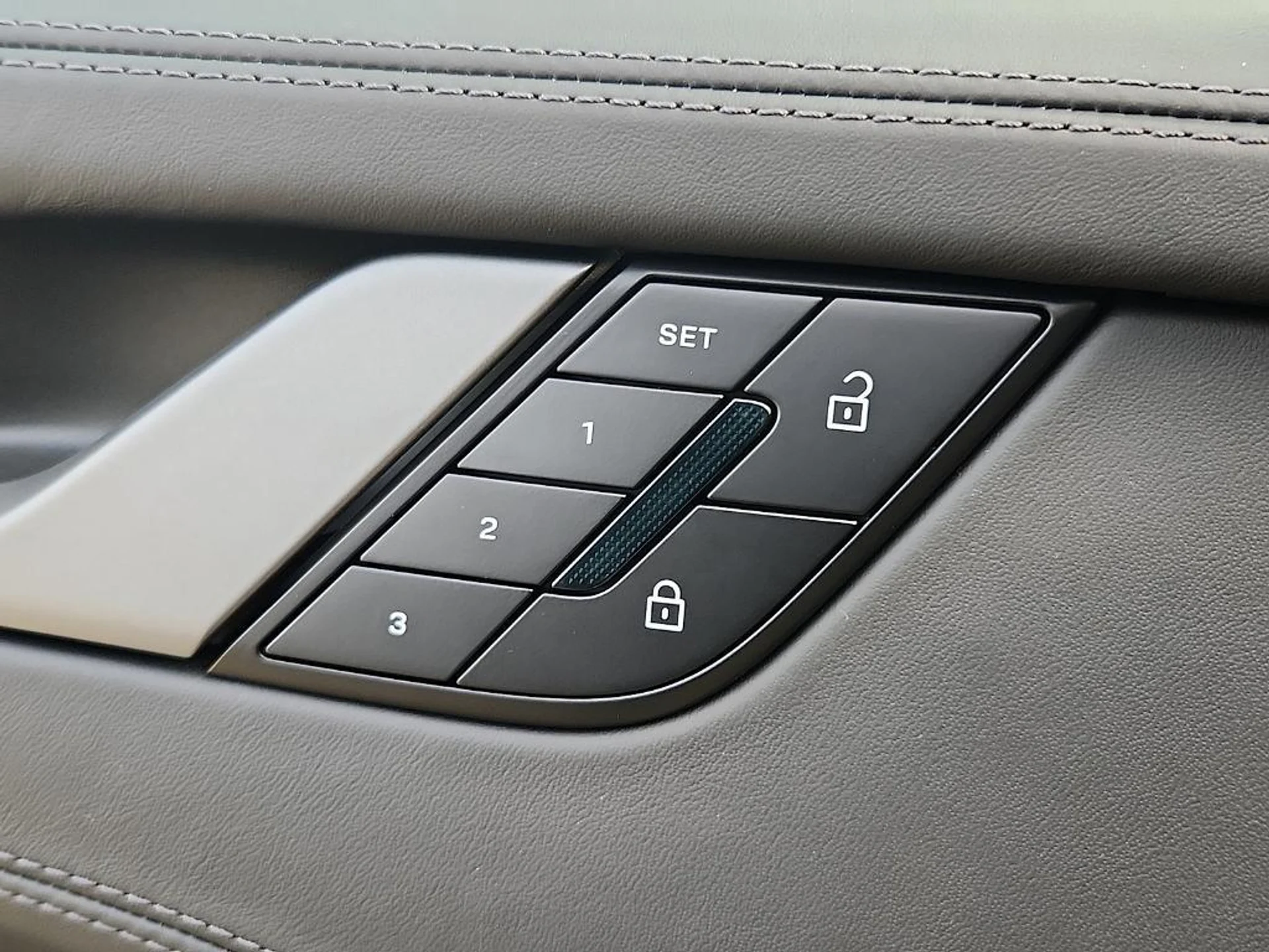 mph018_546706471_Y82_HB_Pd_Sxuaievh_Hsv_Uk2y_Pg_U3_A_4c4f818327