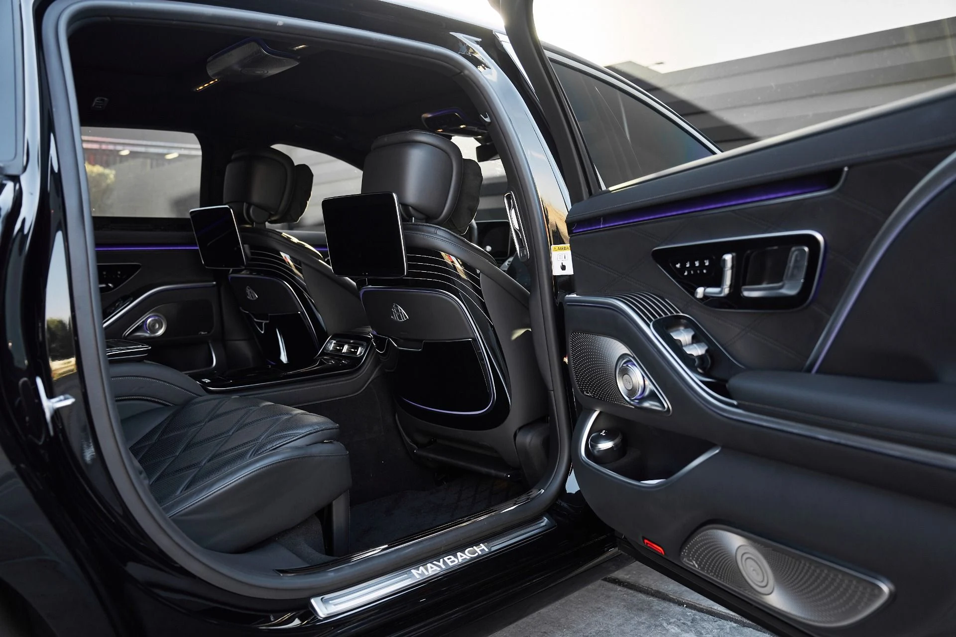 mph018_556937723_Used_2022_Mercedes_Benz_S_Class_Maybach_S_580_1763082551_c9108ad665