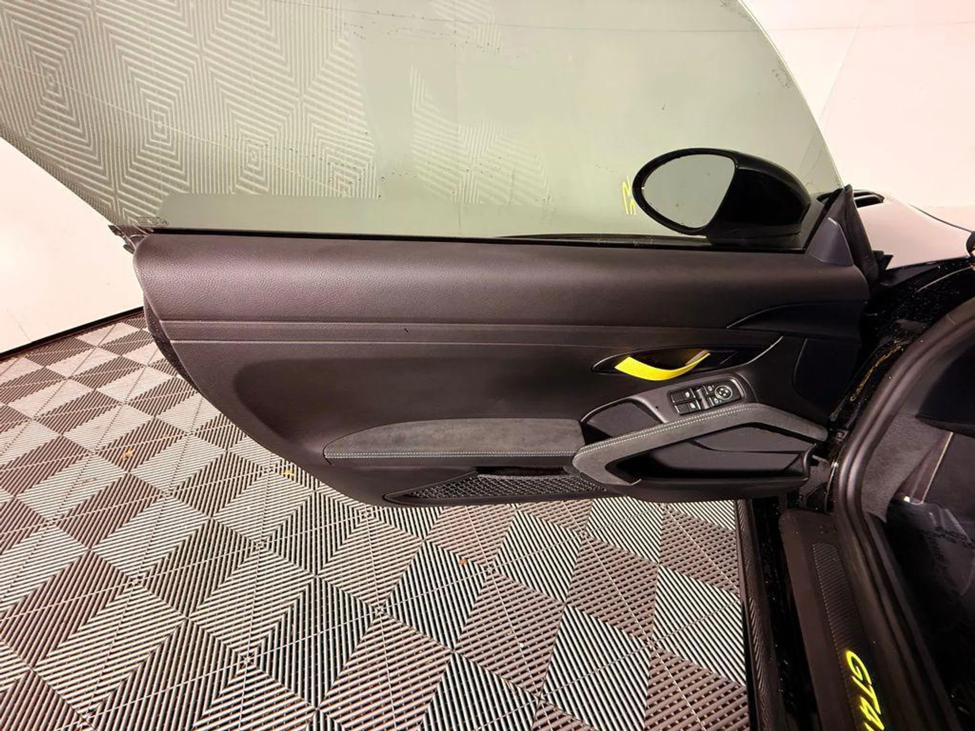 mph018_557972401_P4z_Hjje9a_KY_Fd_UD_Rkwouq_1j_G_Bw_df3b59d061