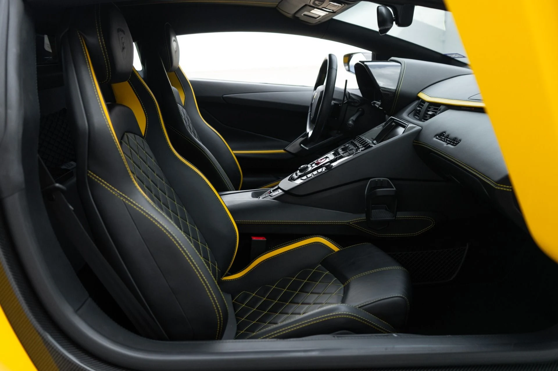 mph018_561091625_Used_2018_Lamborghini_Aventador_S_LP_740_4_S_1761083724_f22f5c082e