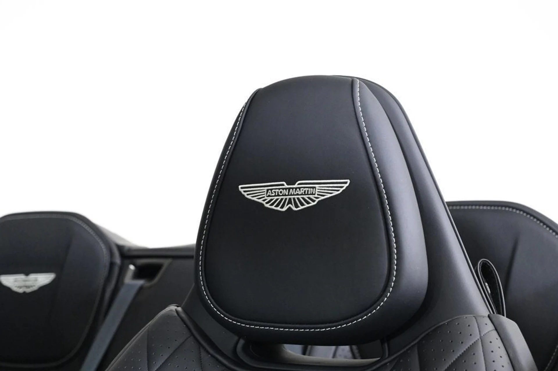 mph018_573334304_new_2026_aston_martin_db12_volante_11350_22900946_18_1024_7bb03bbdb3