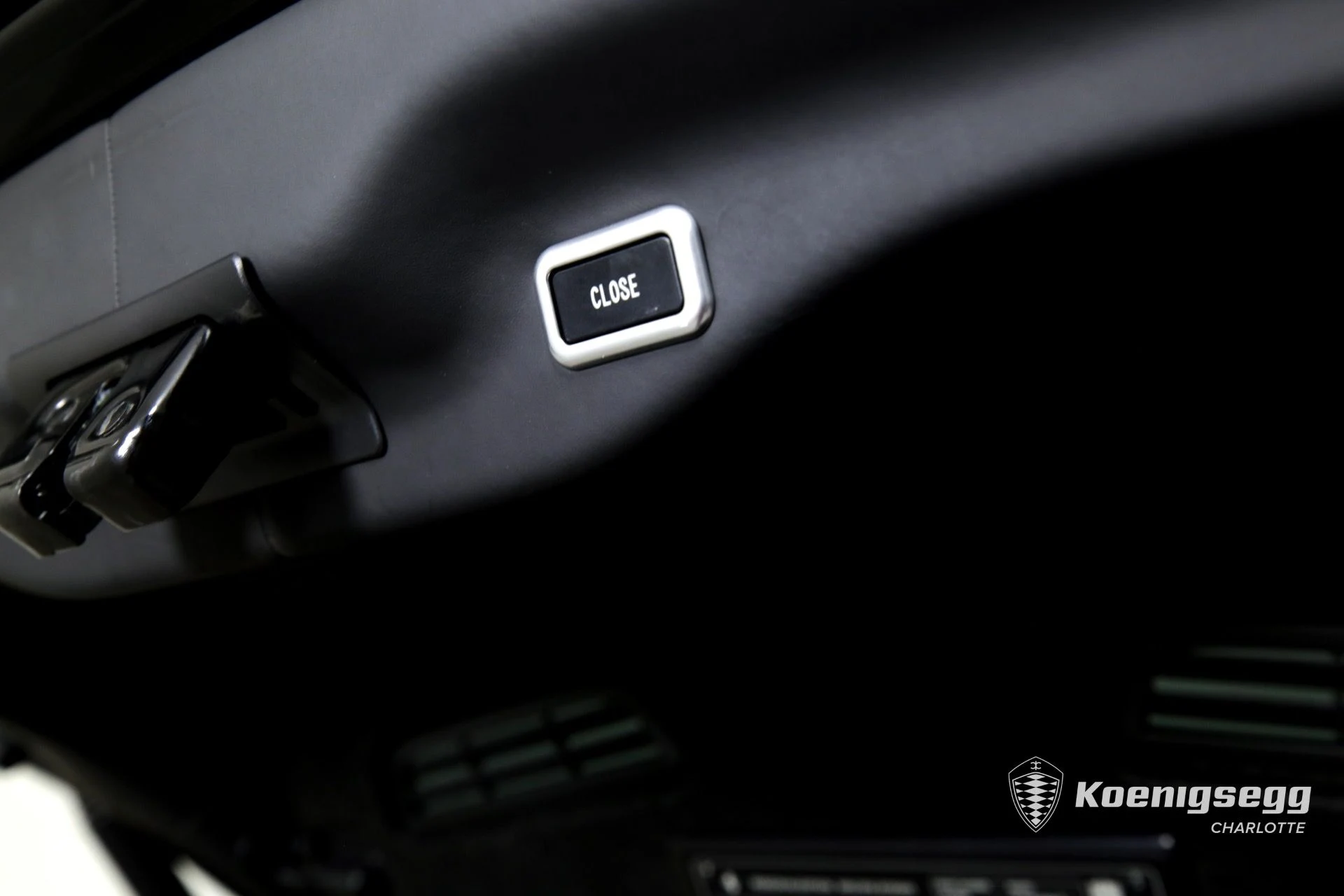 mph018_576620187_Used_2018_Ferrari_GTC_4_Lusso_T_1761056109_b98d928075