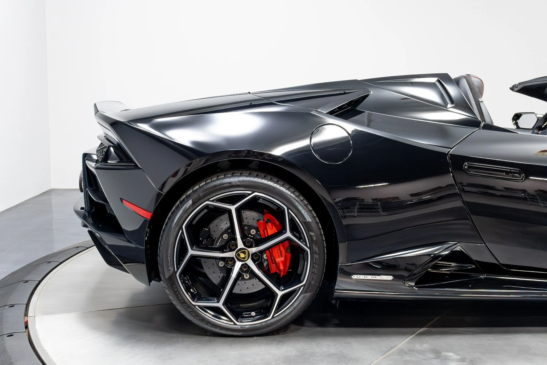 mph018_576926469_Used_2020_Lamborghini_Huracan_EVO_1774302334_0bd22ea982