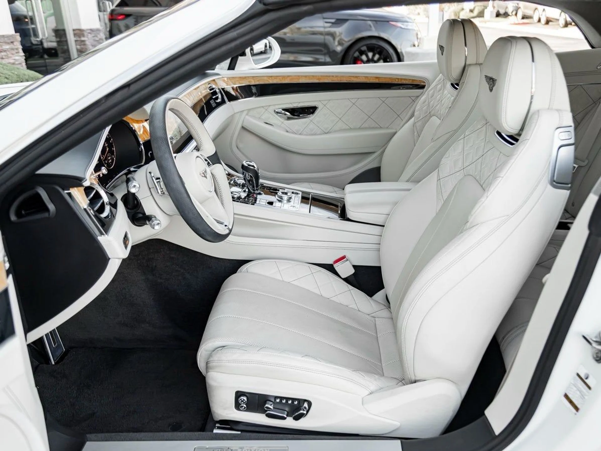 mph018_595646755_19_65d5e50127