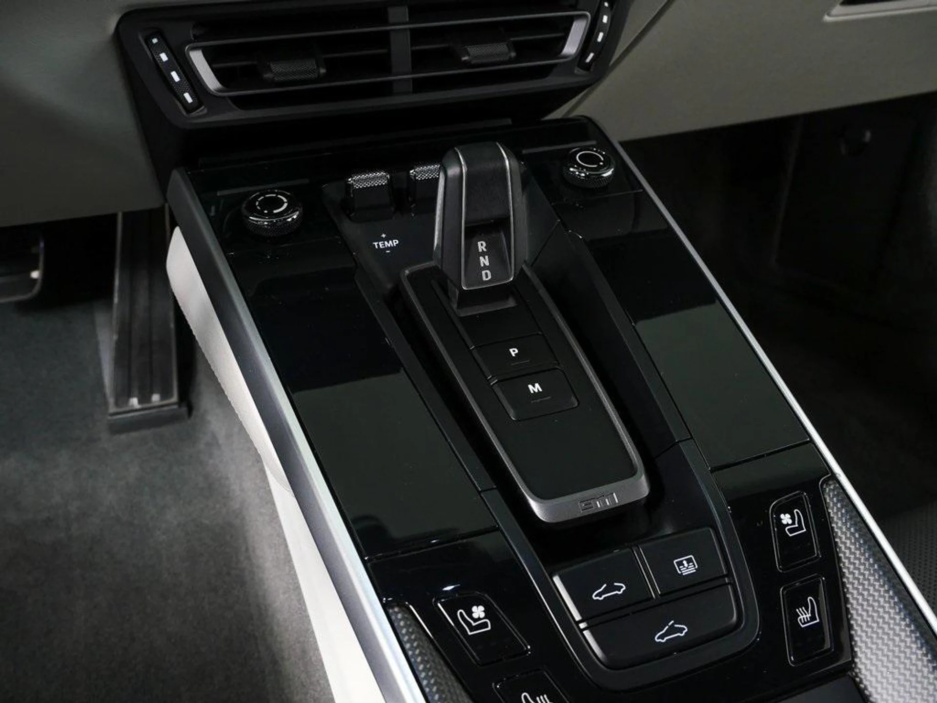 mph018_595702315_q_Vg8_Ni_Z3c_Py_XM_76n_PBO_Ssw_R6_NE_5ca58a1b88