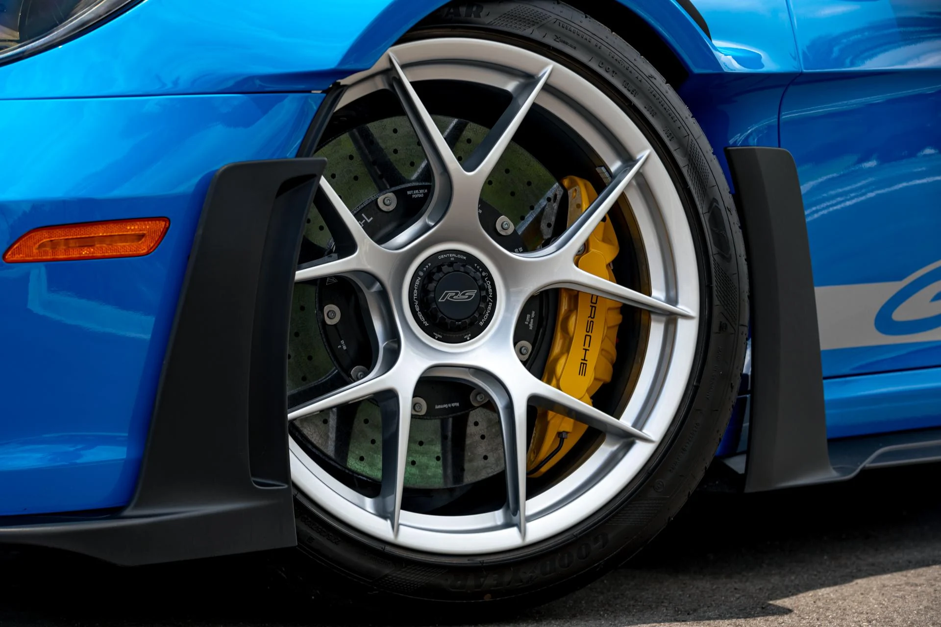 mph018_600479252_551_p19_l_f4a83e7220