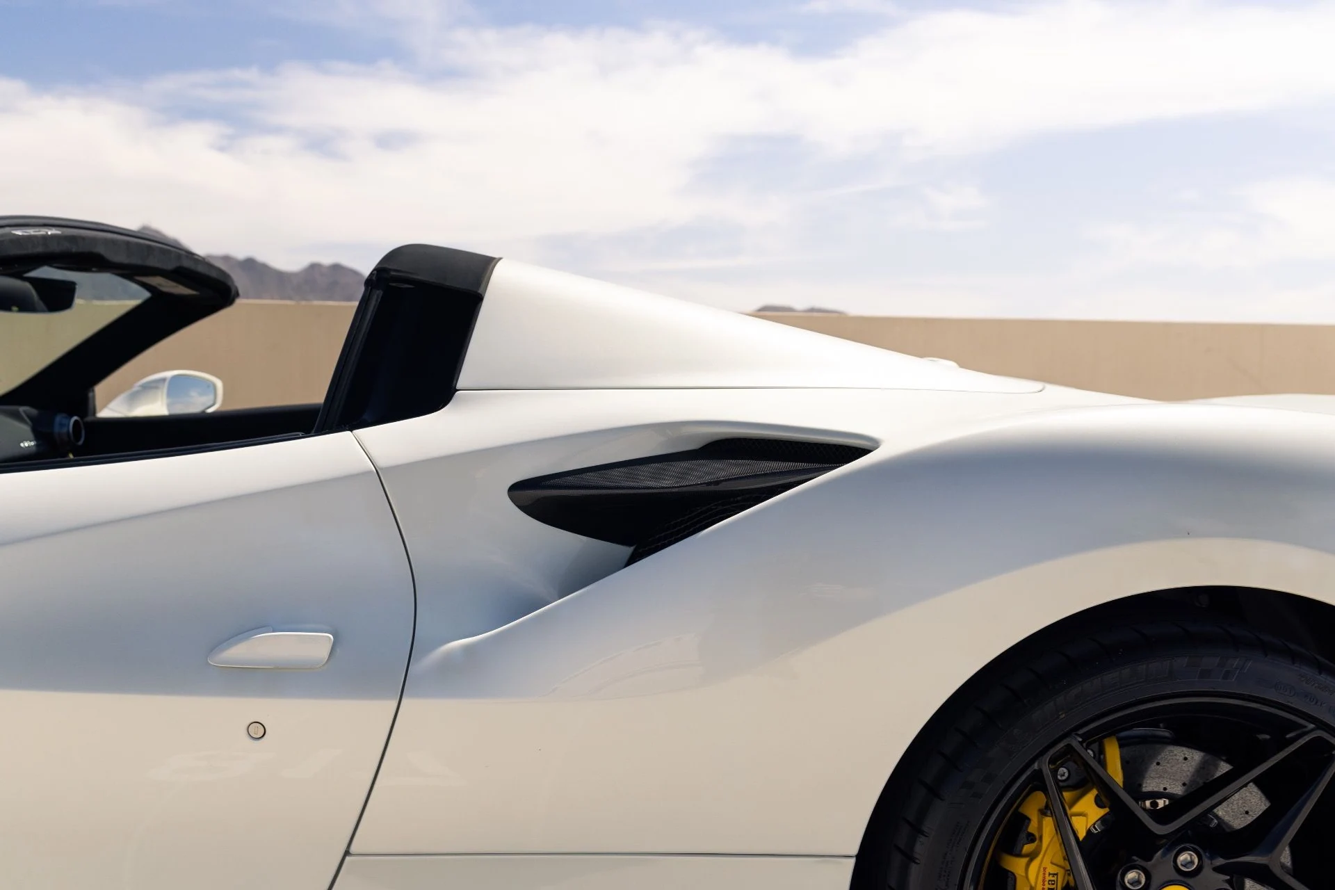 mph018_611018035_Used_2023_Ferrari_F8_Spider_1776809234_b5da0b70ab