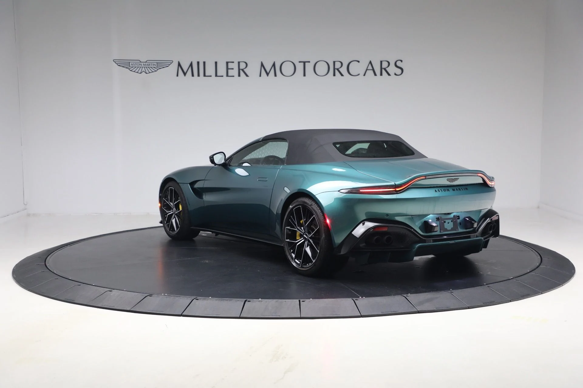 mph018_617704650_Used_2023_Aston_Martin_Vantage_V8_1791917155_394ace1ad6