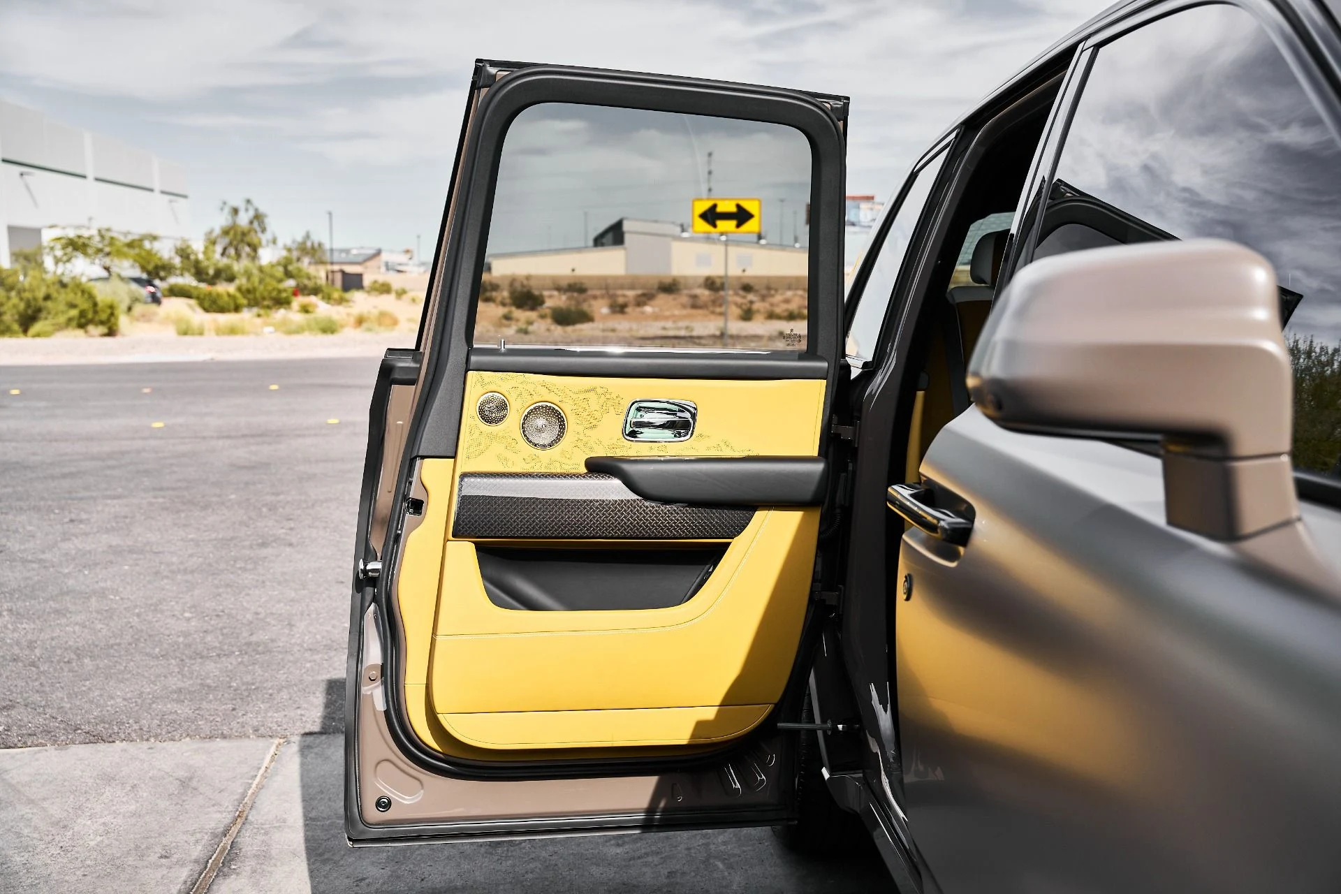 mph018_618163354_Used_2026_Rolls_Royce_Cullinan_Black_Badge_1776555994_f74e84f989