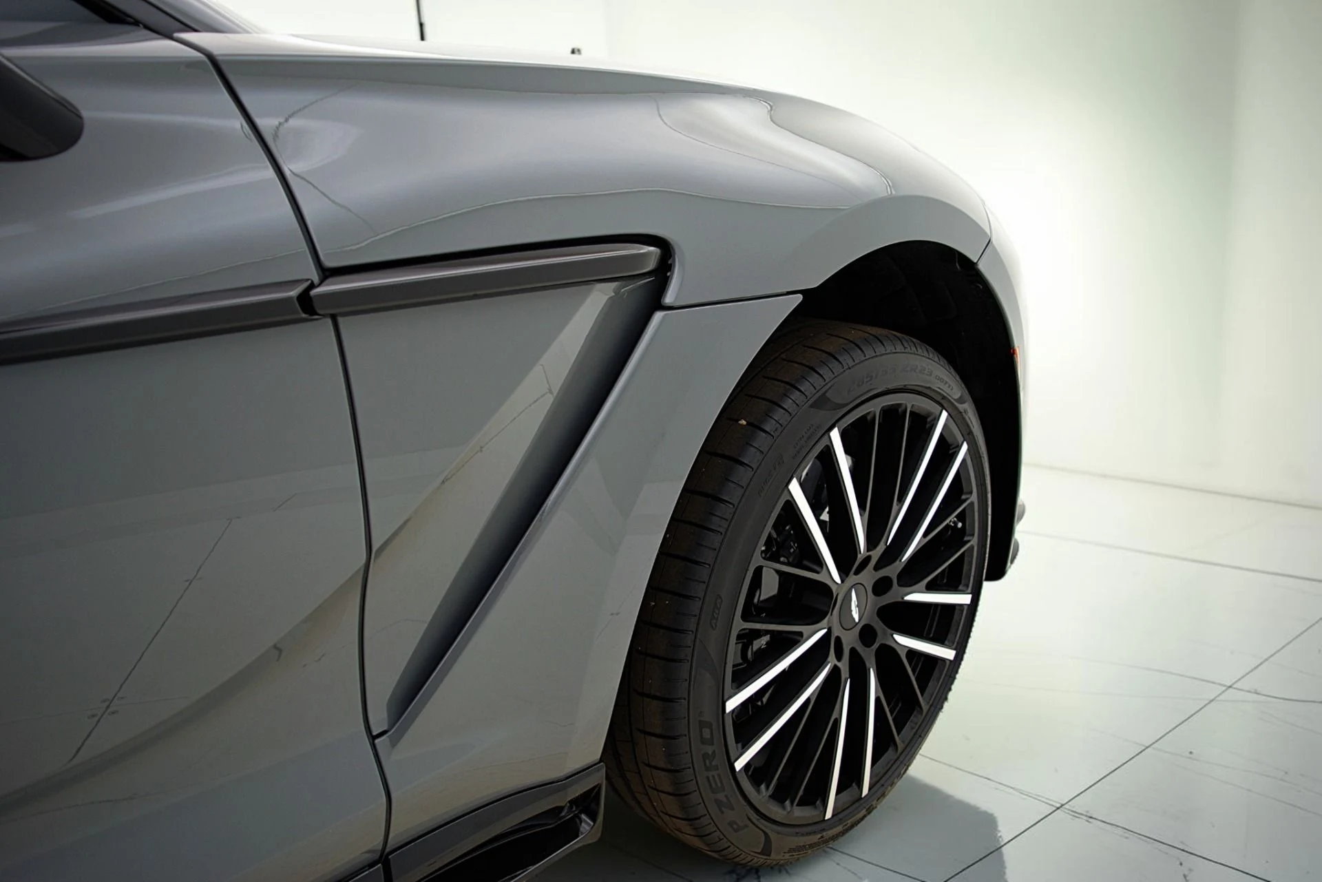 mph018_620348474_Used_2023_Aston_Martin_DBX_707_83e1ce625b