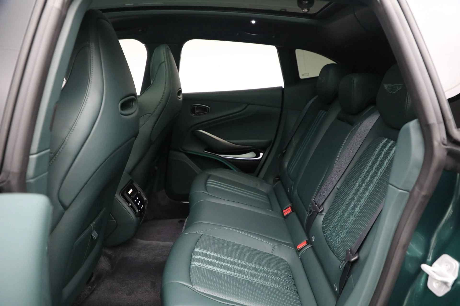mph018_627573483_New_2025_Aston_Martin_DBX_707_6fab449c36