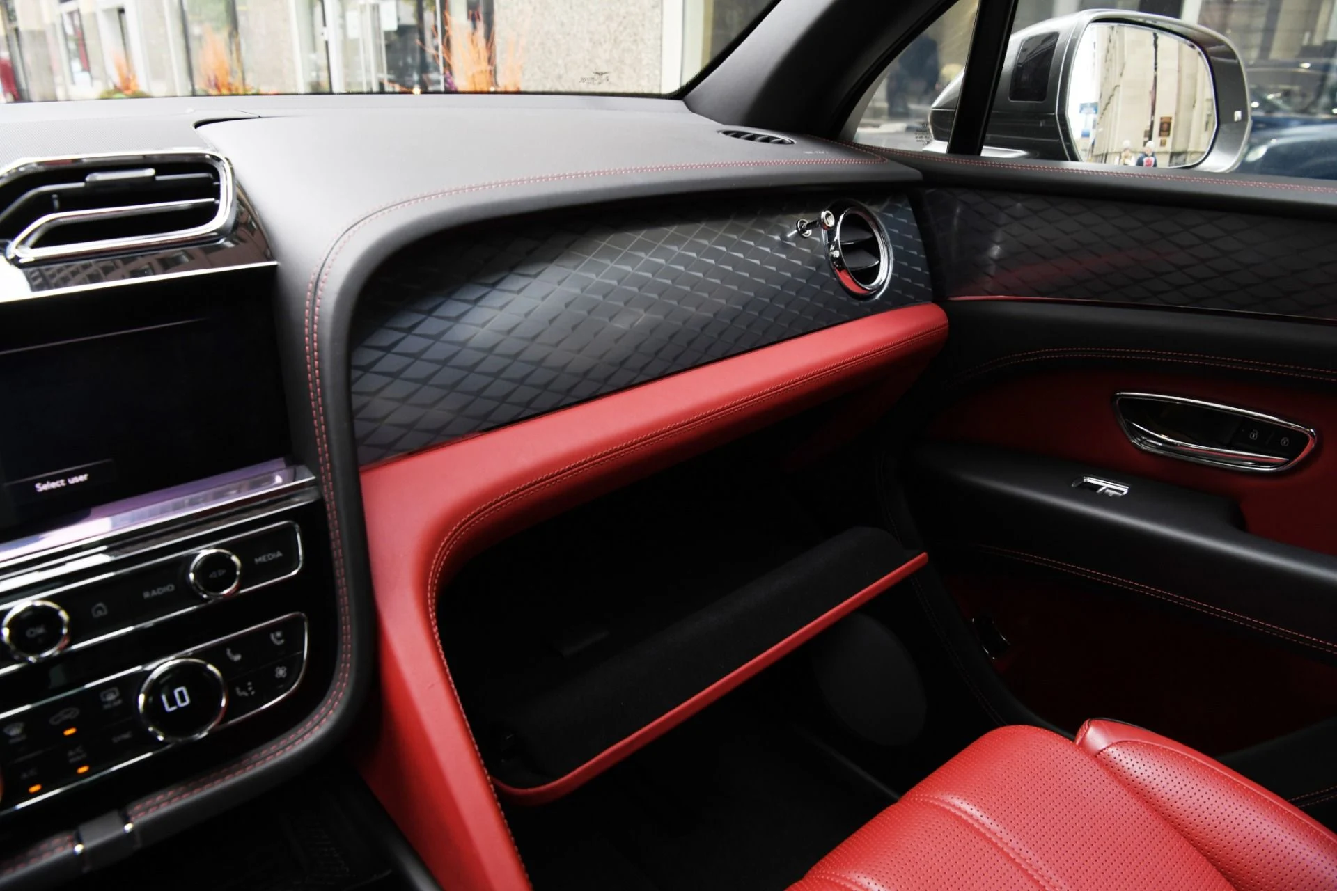 mph018_628543778_Used_2021_Bentley_Bentayga_V8_1761946591_1d4356e181