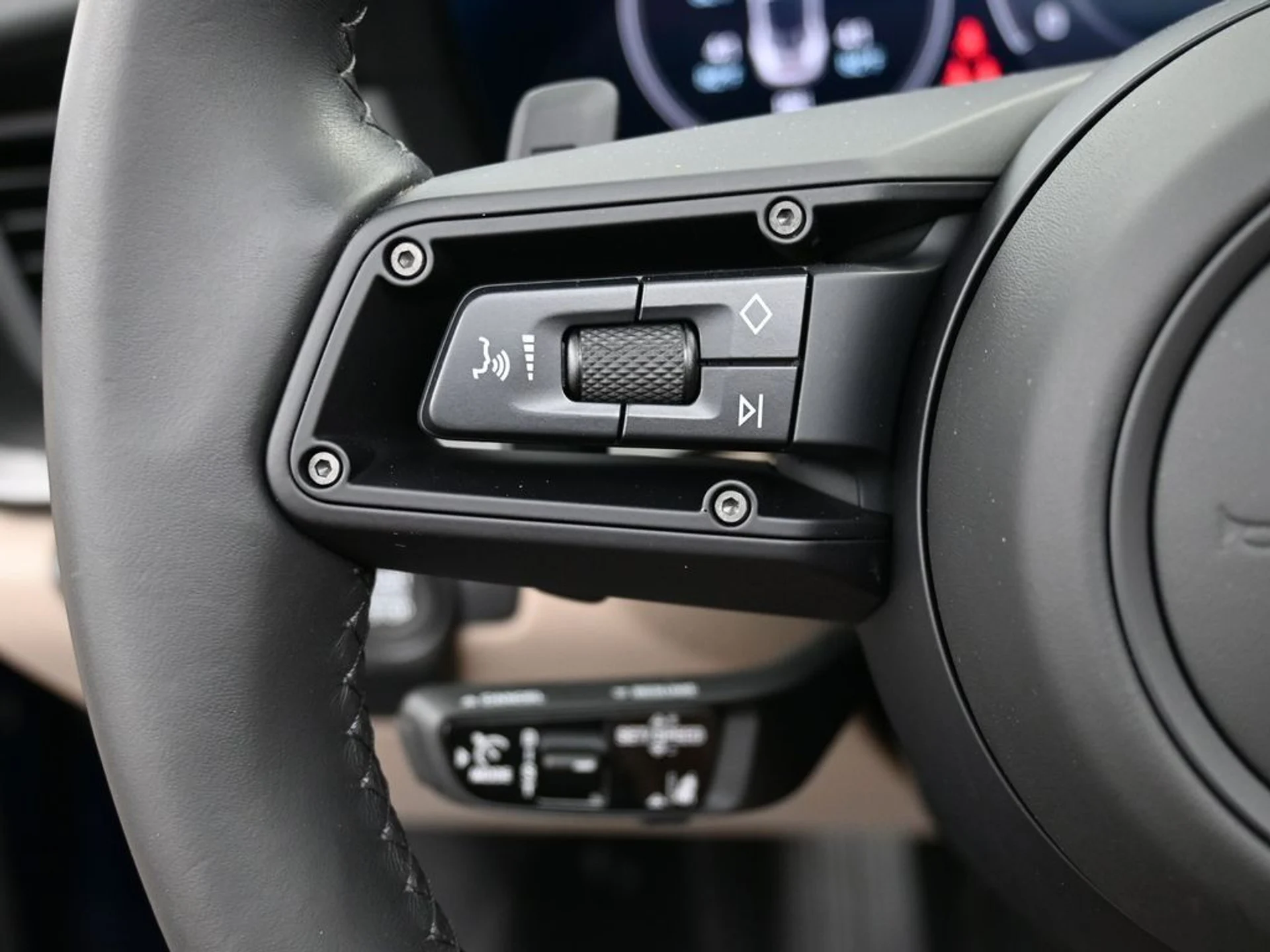 mph018_636496839_61f9aafe5c9efd0b6a28e38f330418b0_aba21eecfd