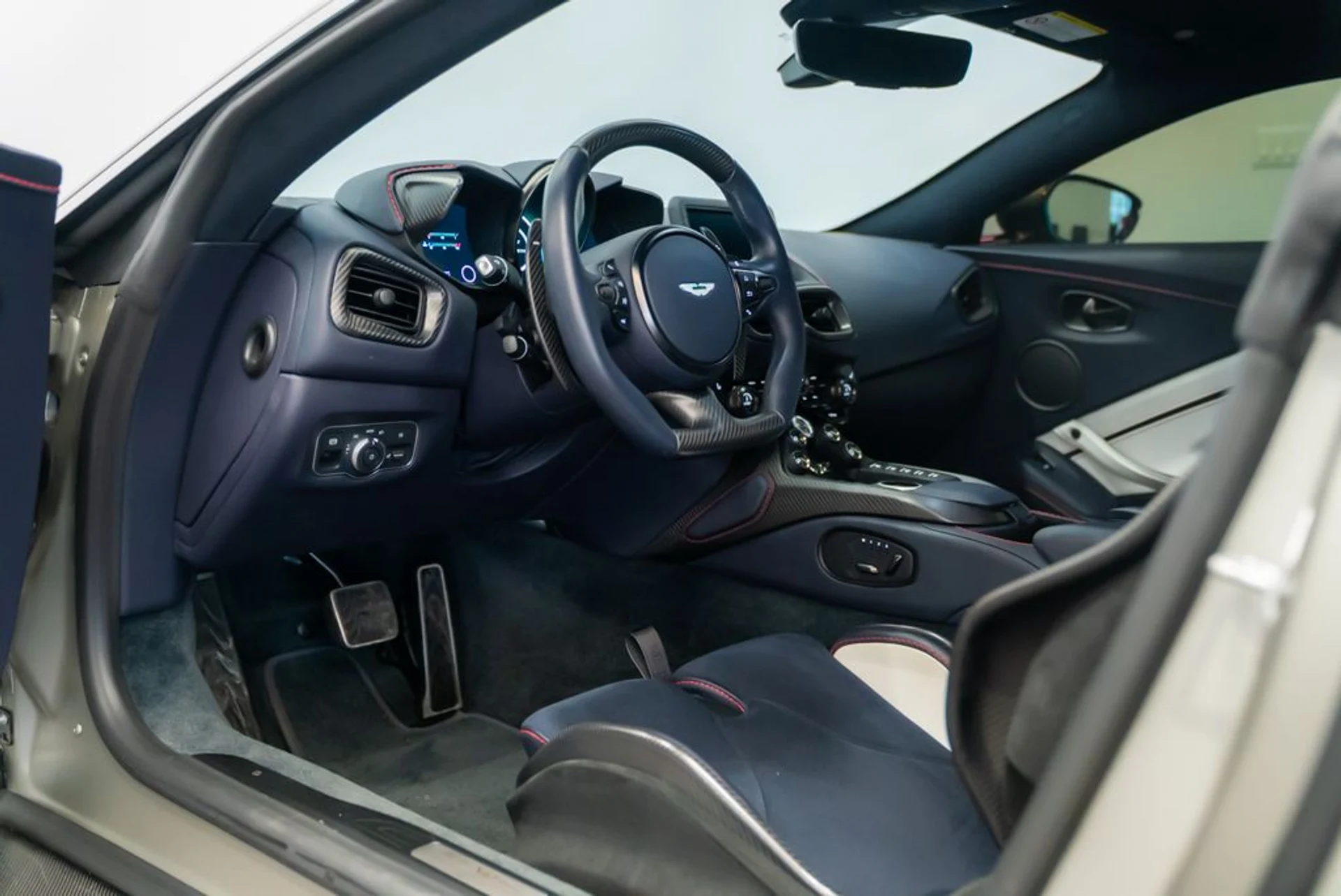 mph018_654614150_aston_martin_vantage_2023_jpg_v_1773863537_518ce5854f