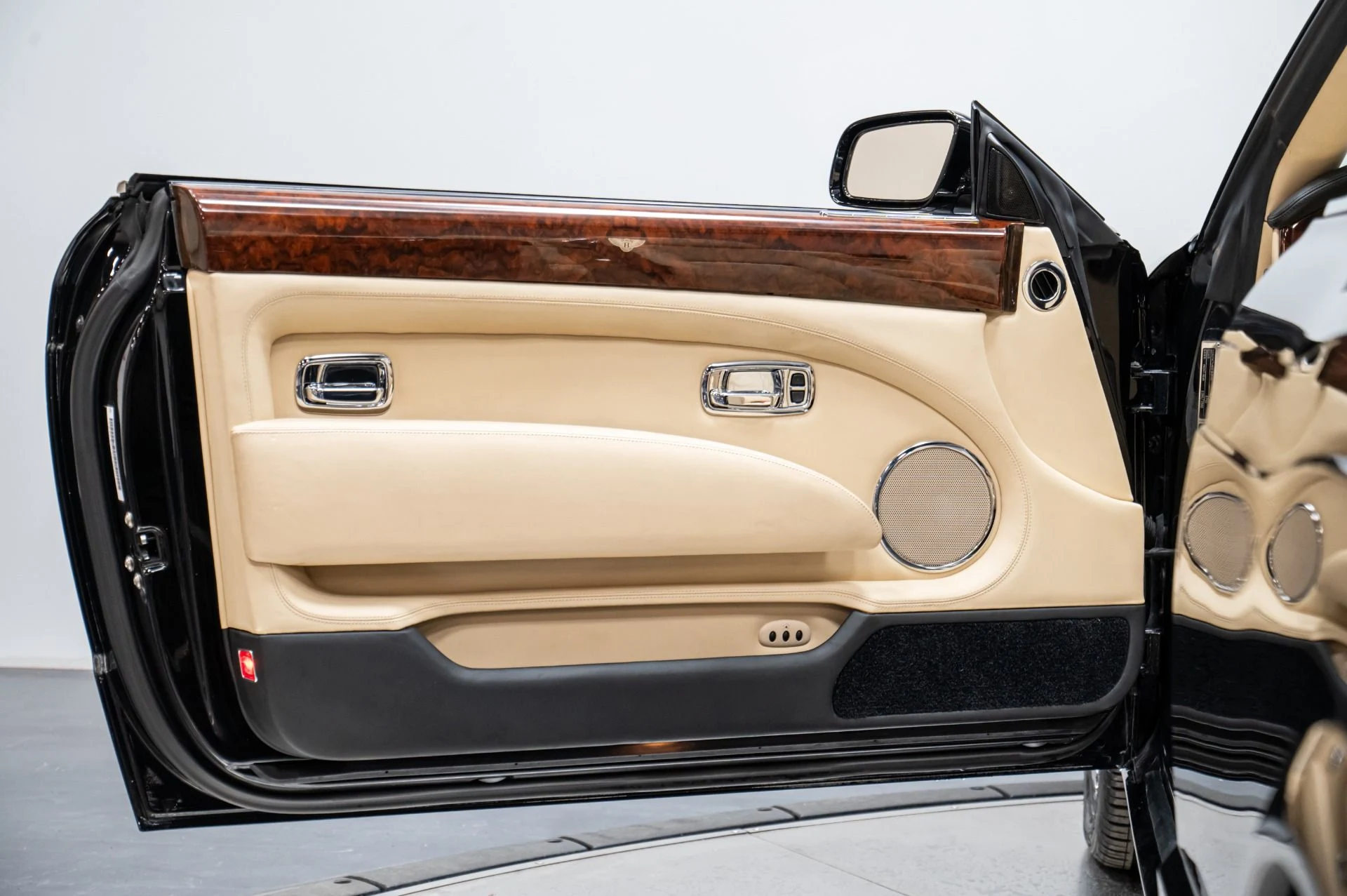 mph018_656188345_Used_2007_Bentley_Azure_1753214683_a12aa6f17e