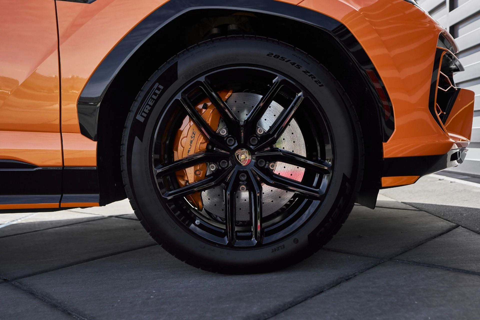 mph018_663460571_Used_2025_Lamborghini_Urus_SE_1763676994_5ed19db851