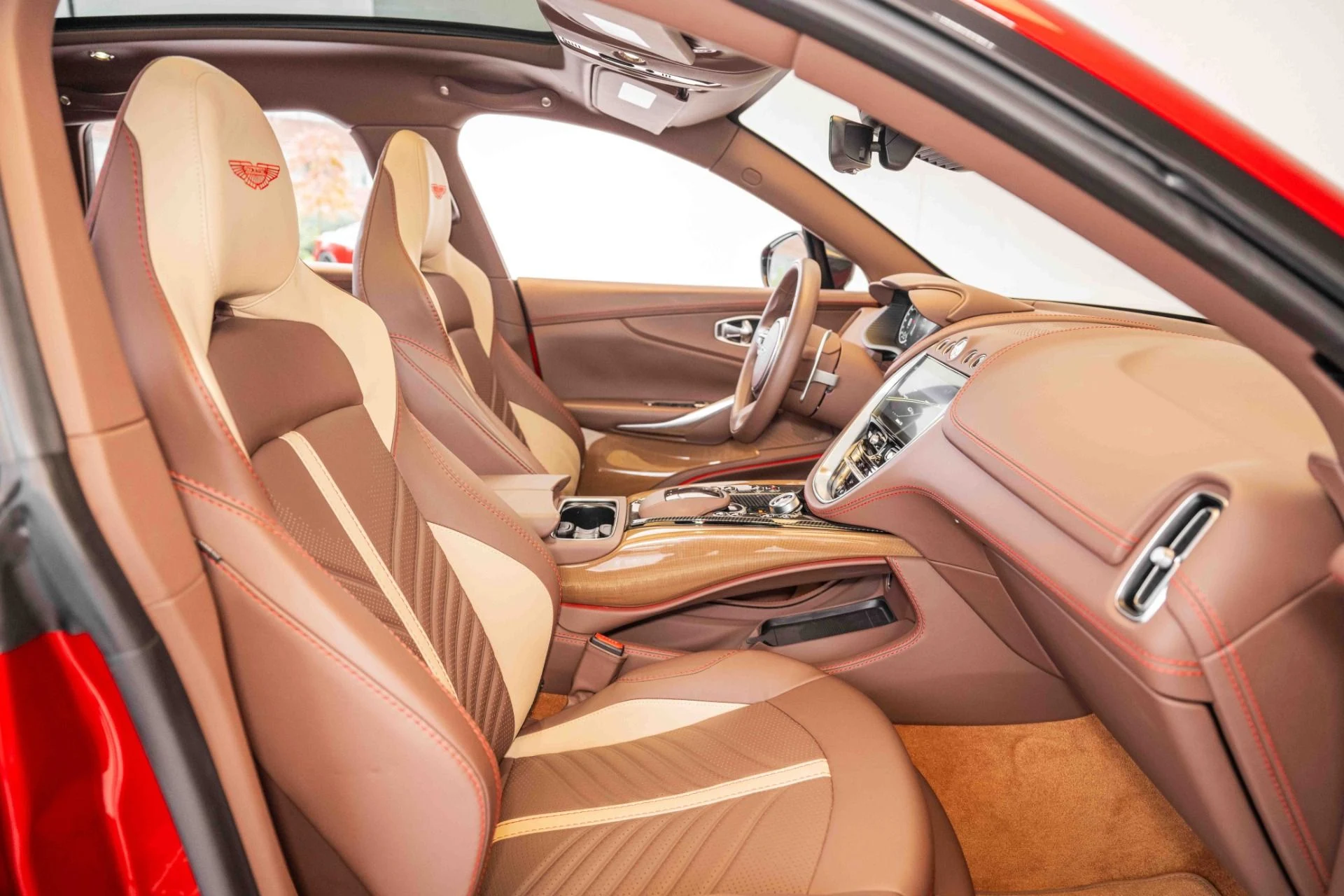 mph018_665908835_Used_2023_Aston_Martin_DBX_707_1697843884_ce0f14c8fc
