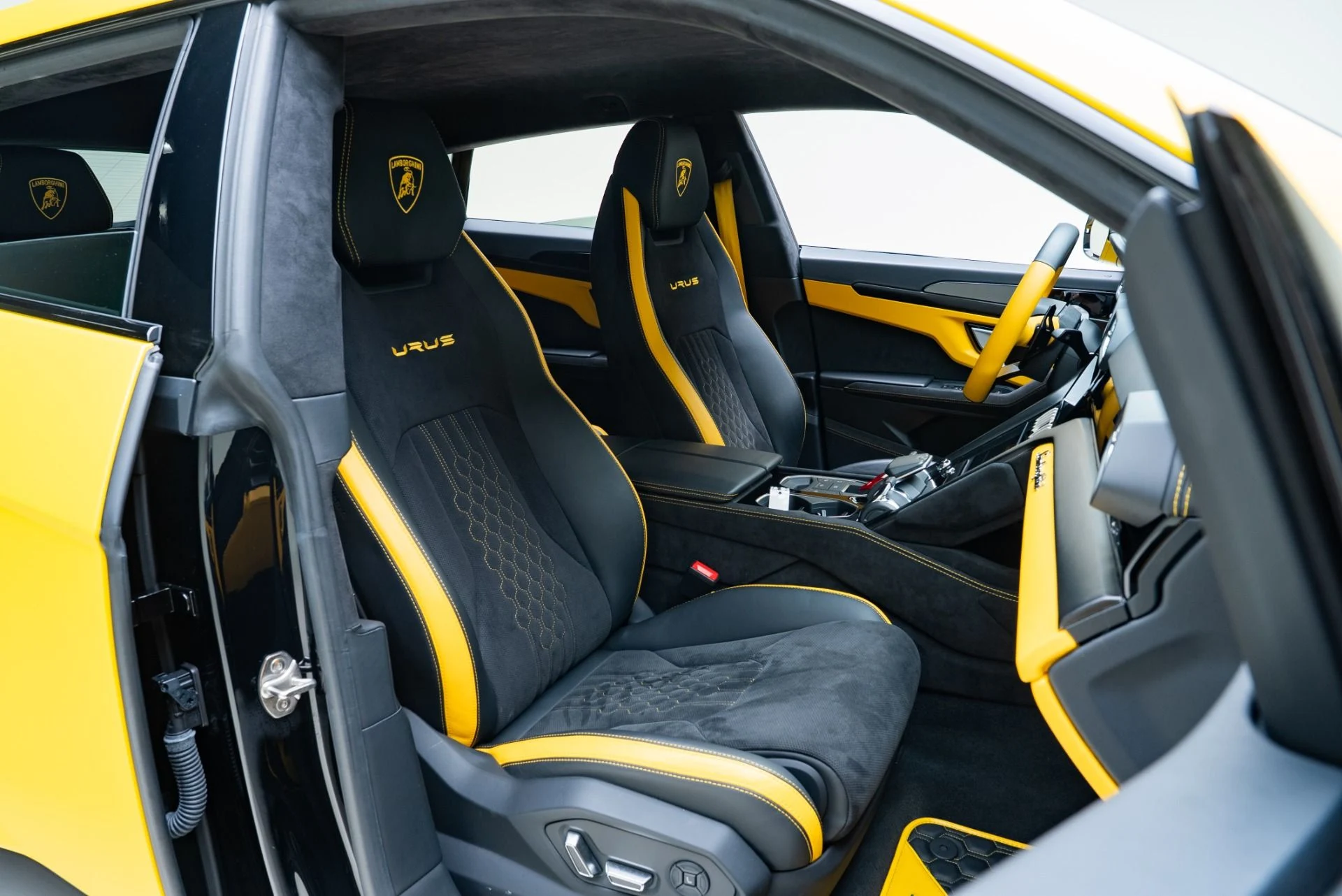 mph018_673606846_Used_2024_Lamborghini_Urus_S_1778704805_8b6121f799