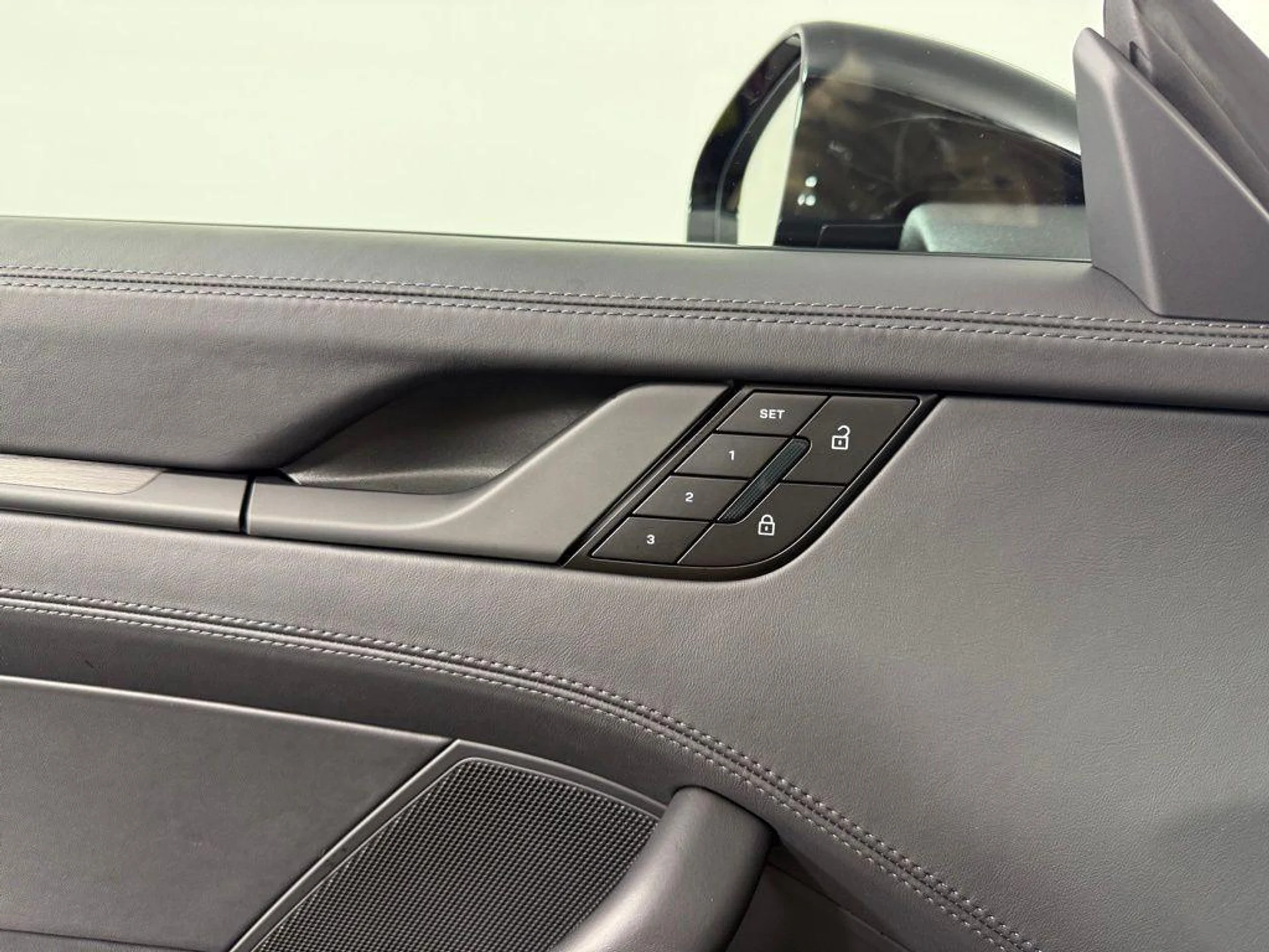 mph018_677101251_y5t_Jn_M_y6wcoq4g_N58j_Qntif_QU_b8f71a7adc