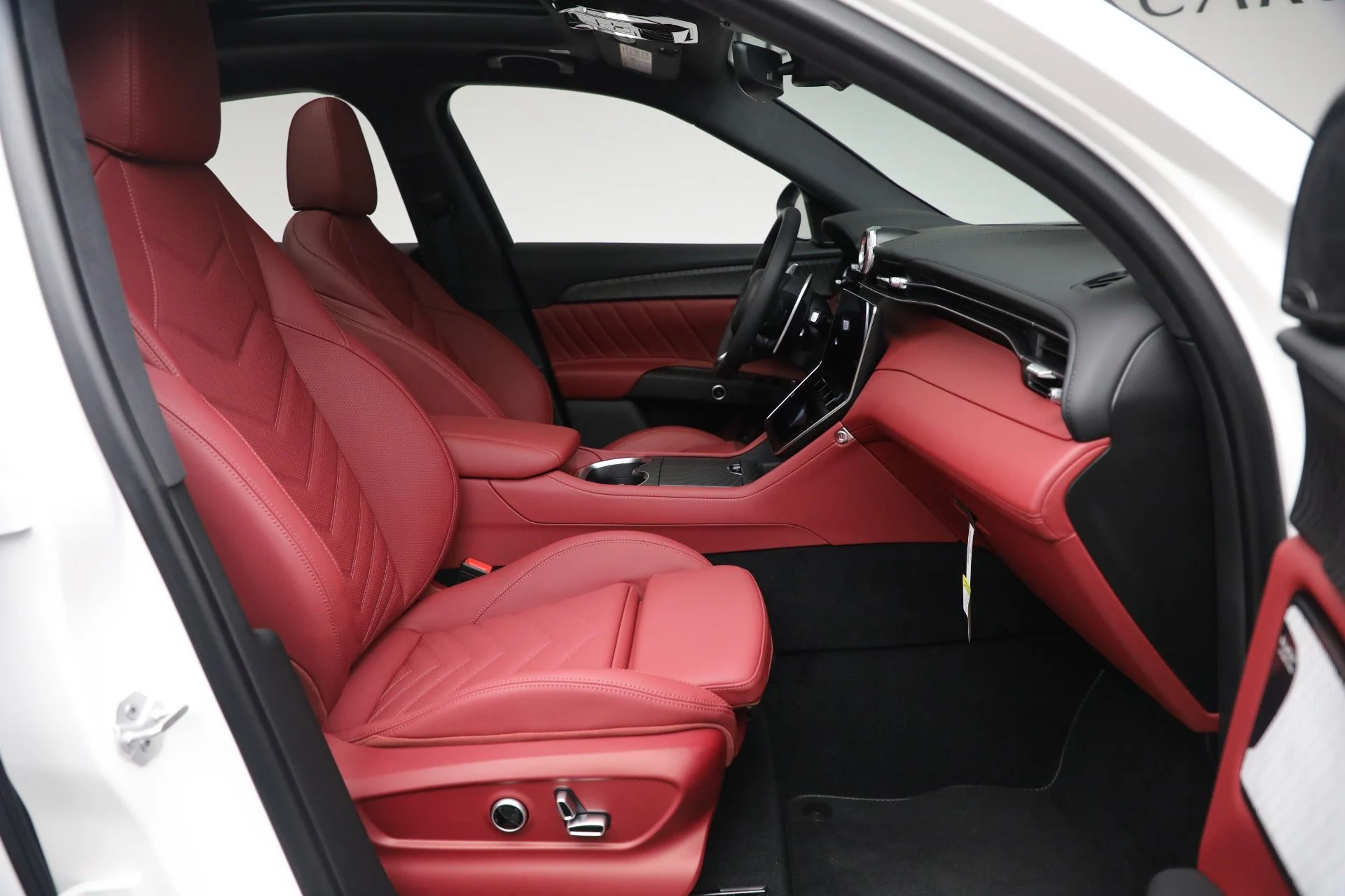 mph018_6785798_New_2025_Maserati_Grecale_361e692392