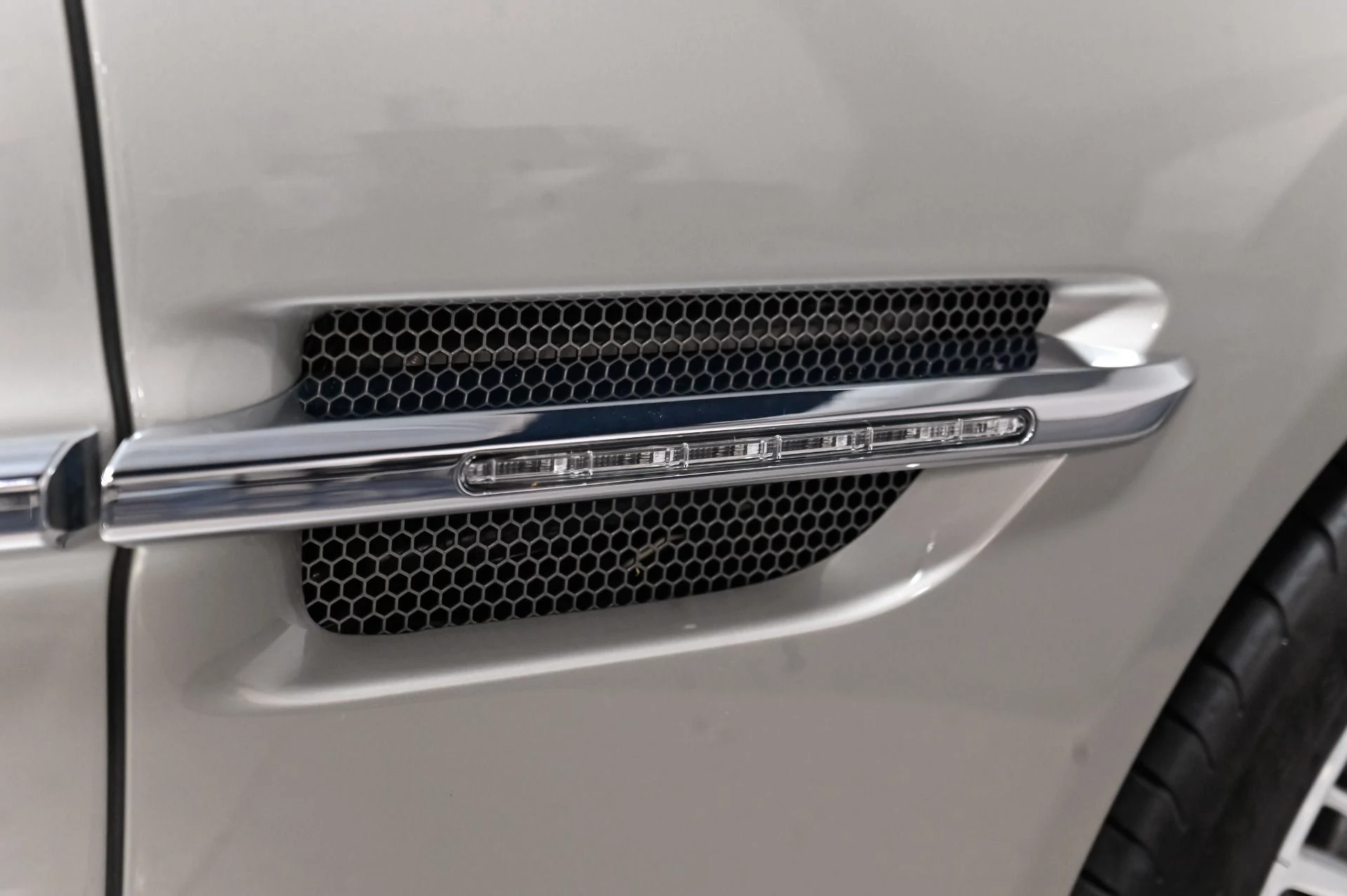 mph018_689485081_Used_2014_Aston_Martin_Vanquish_V12_1793299602_8b83c181ed