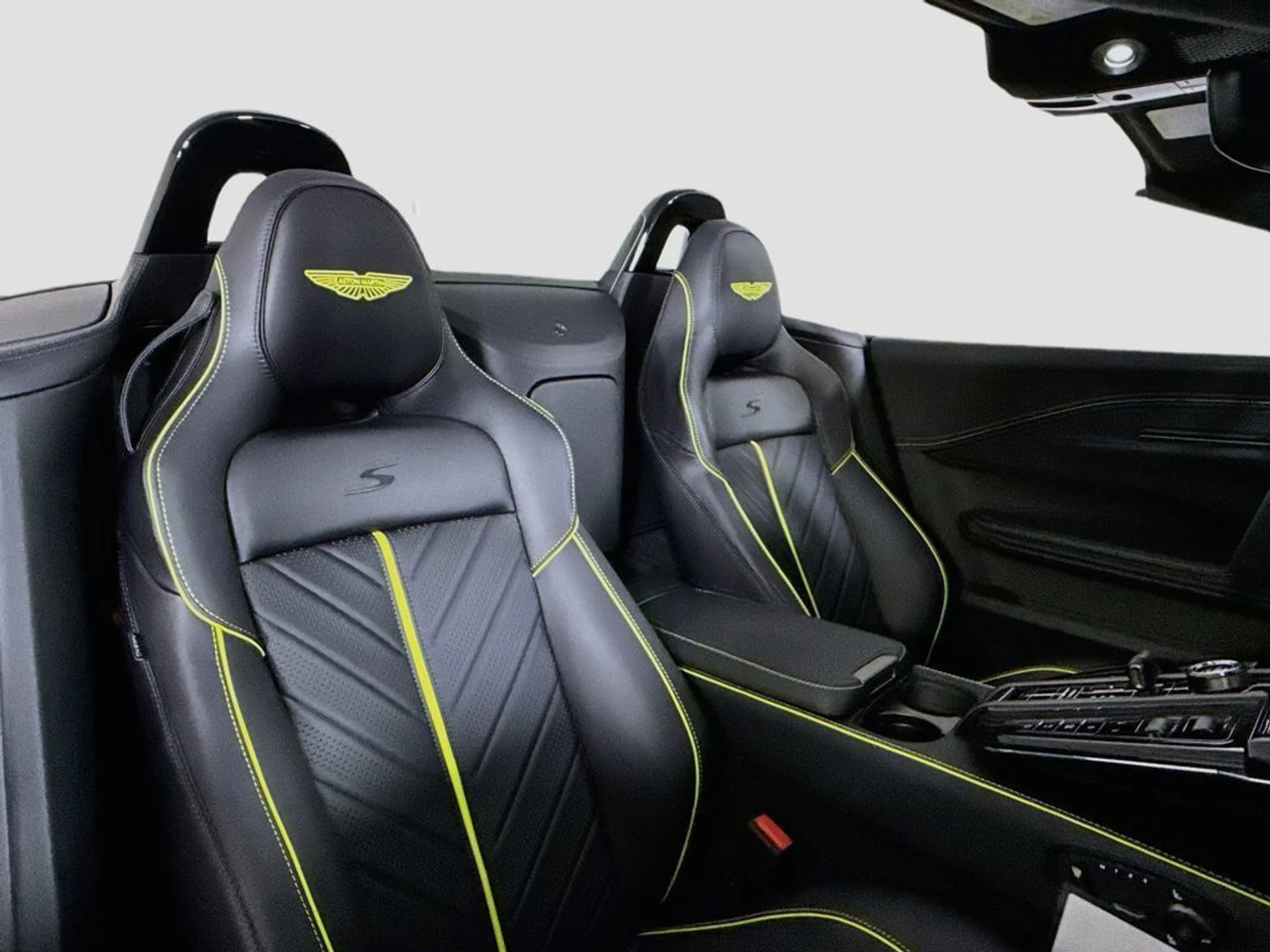 mph018_691355277_new_2026_aston_martin_vantage_sroadster_11350_23059247_19_1024_4523bd87b7