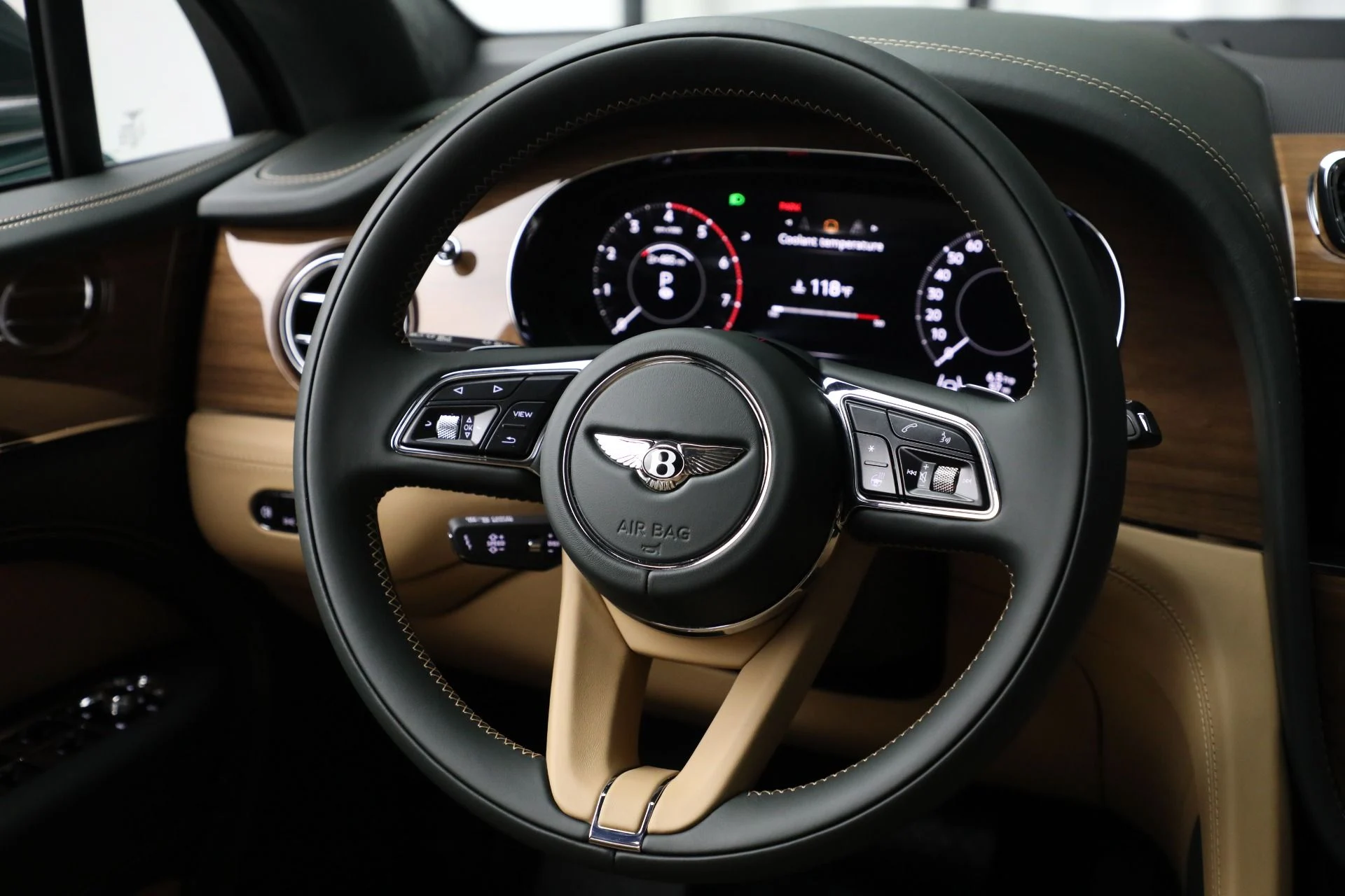 mph018_693093096_New_2025_Bentley_Bentayga_V8_228a1dc121