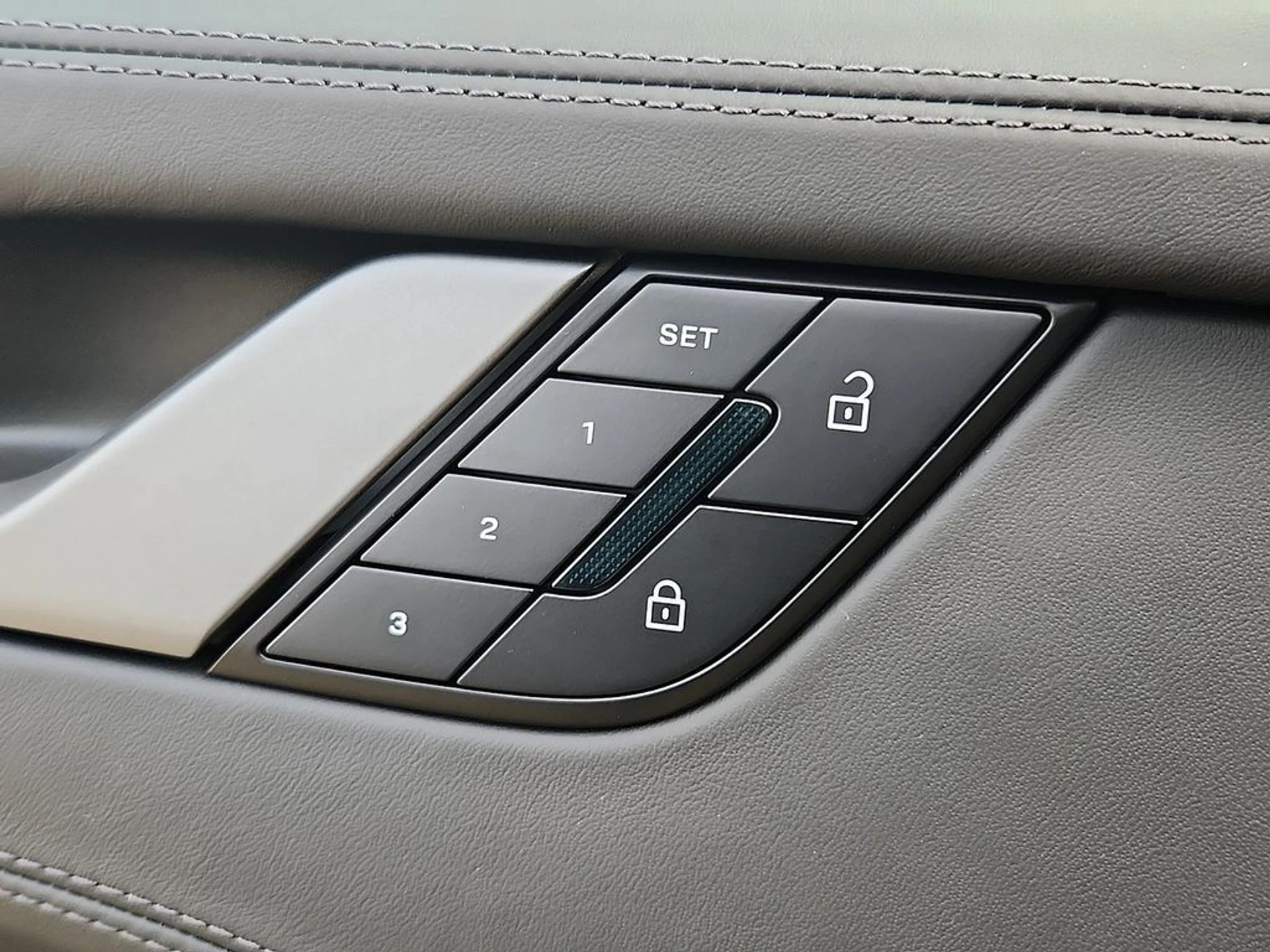 mph018_694556354_68ebe7aecdc1f985bf7fba30defe1fa3x_2ce0f9d2e1