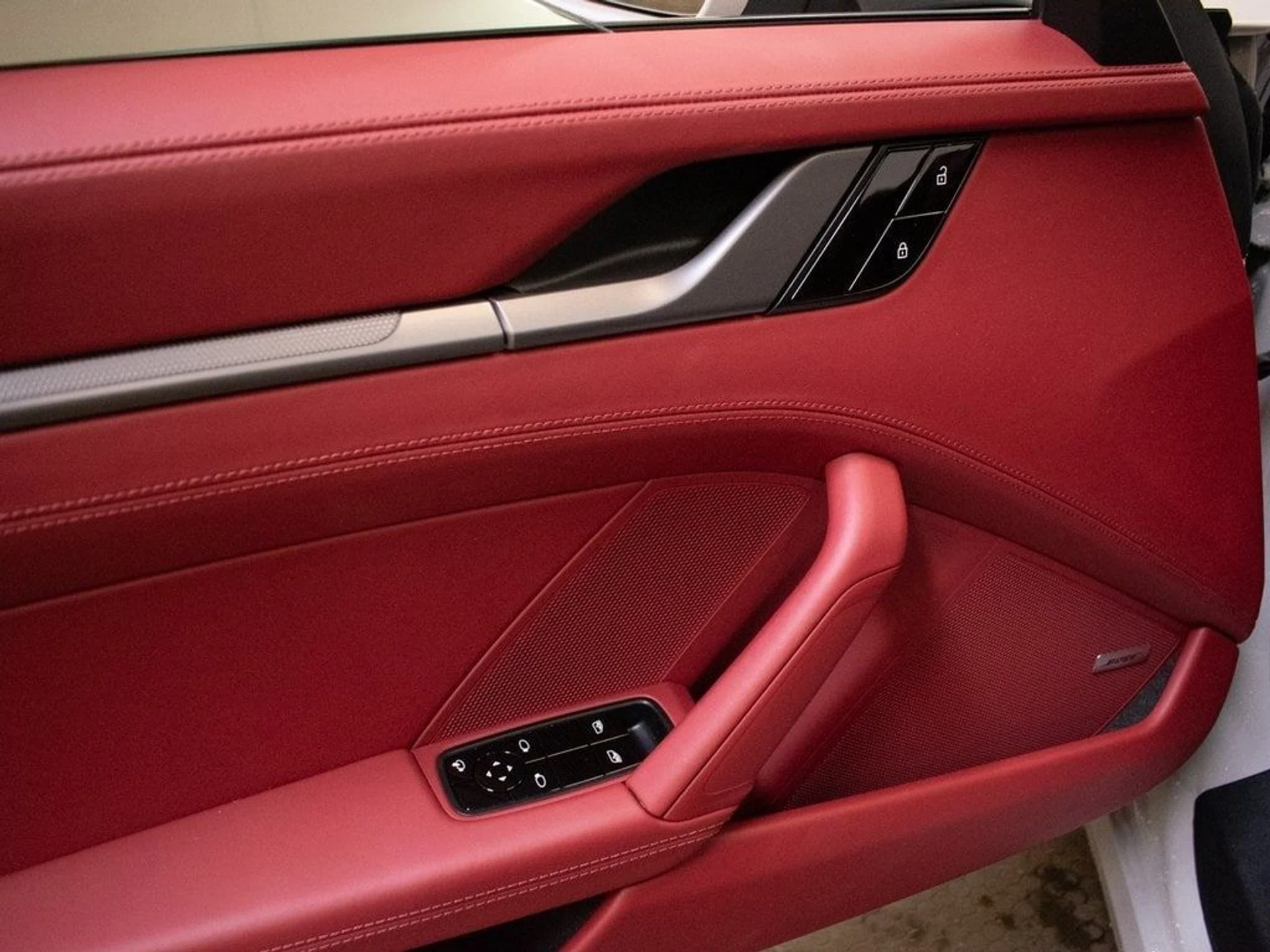 mph018_695402123_503c0fead17ec4ea75d64bb6c4ac1409x_76415cacfe