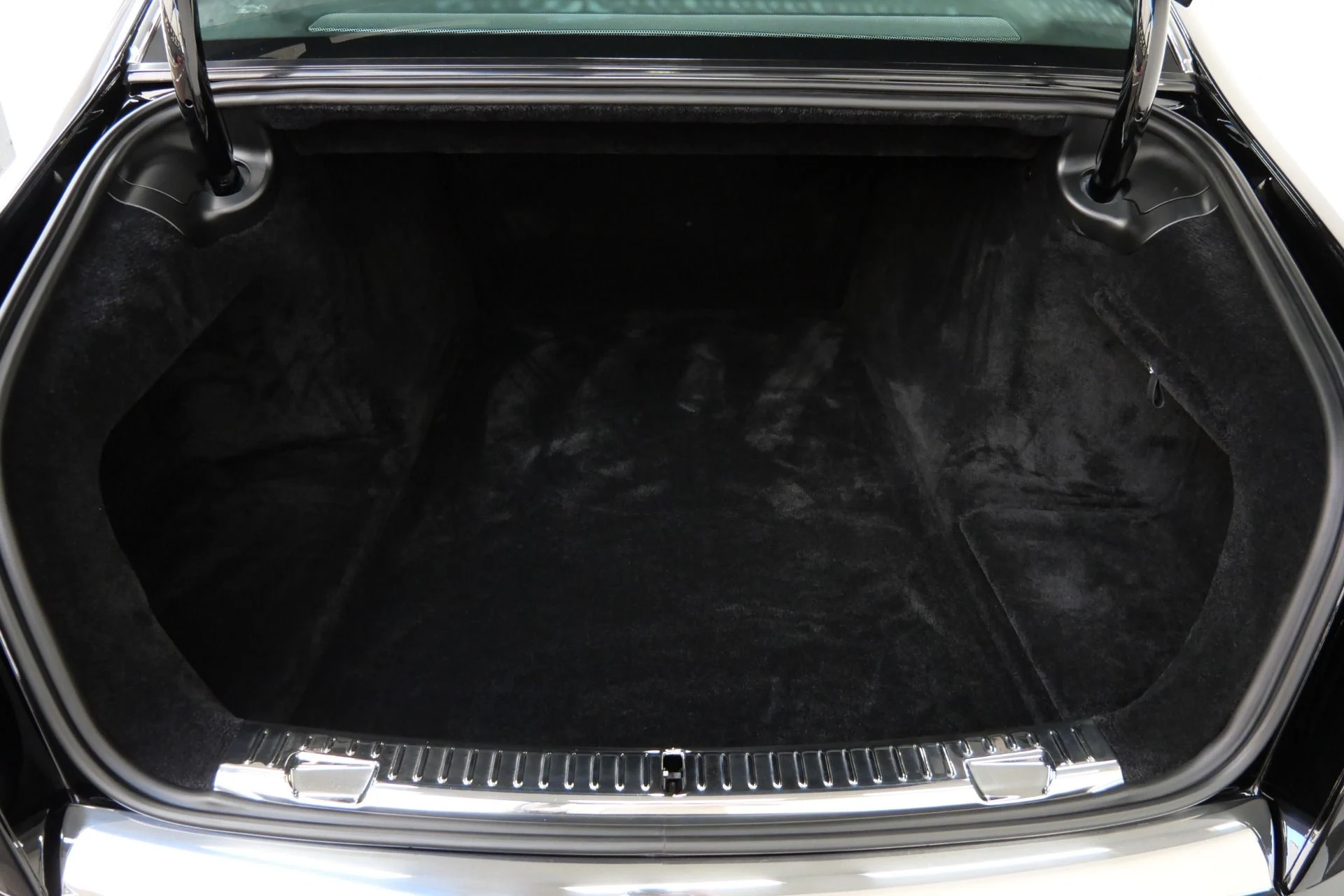 mph018_707044085_Used_2019_Rolls_Royce_Phantom_The_Phantom_Package_Very_Low_Miles_Bespoke_Audio_1791821565_04cce06e09