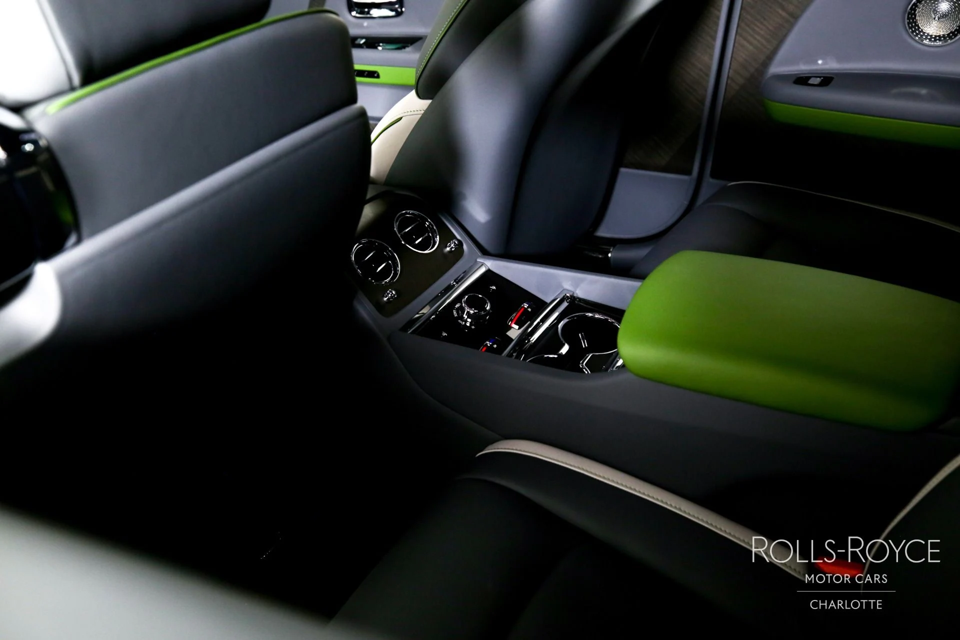 mph018_708910869_Used_2024_Rolls_Royce_Spectre_1744988373_0dd6efb00f