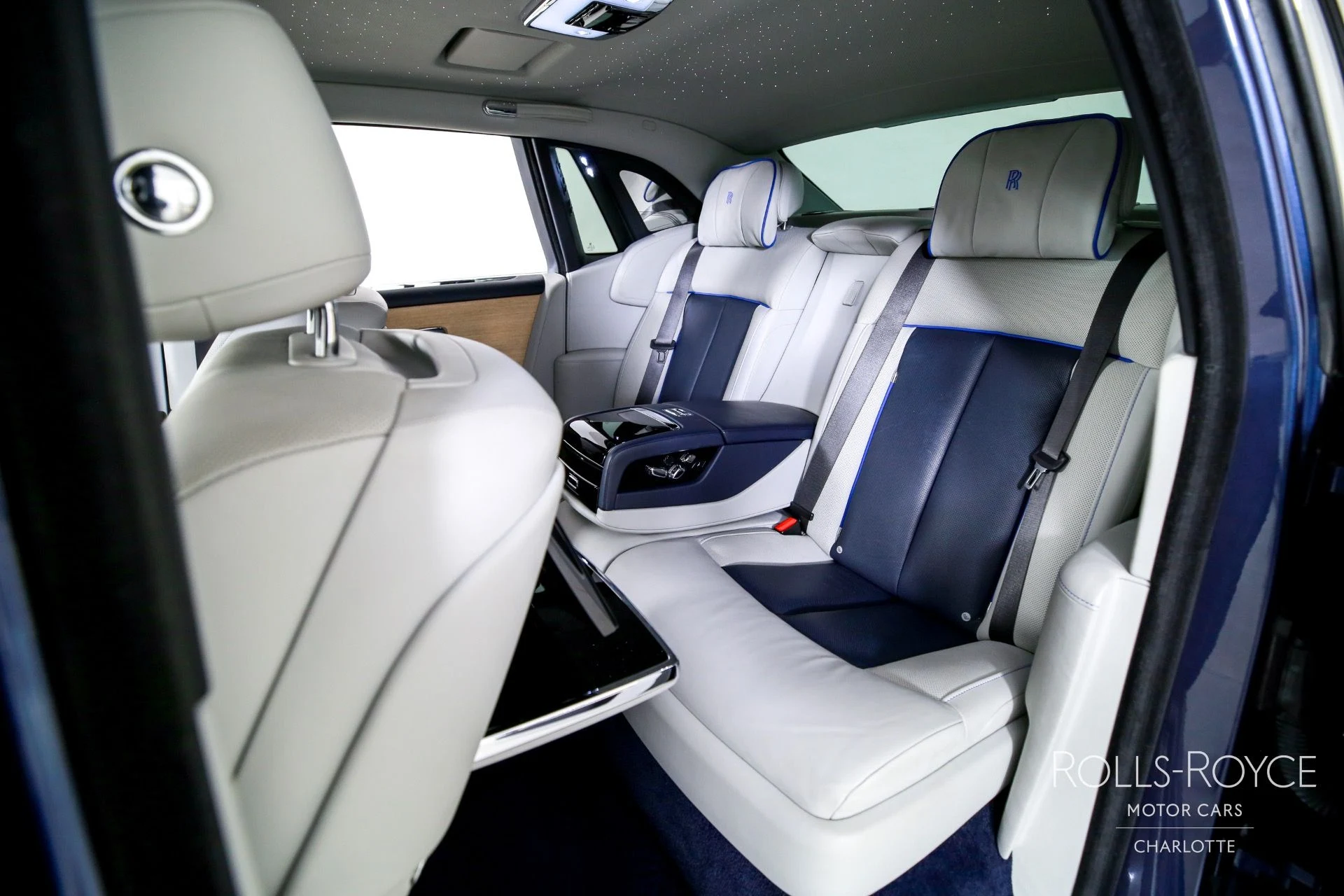 mph018_708941322_Used_2019_Rolls_Royce_Phantom_1757714509_5fa108033e