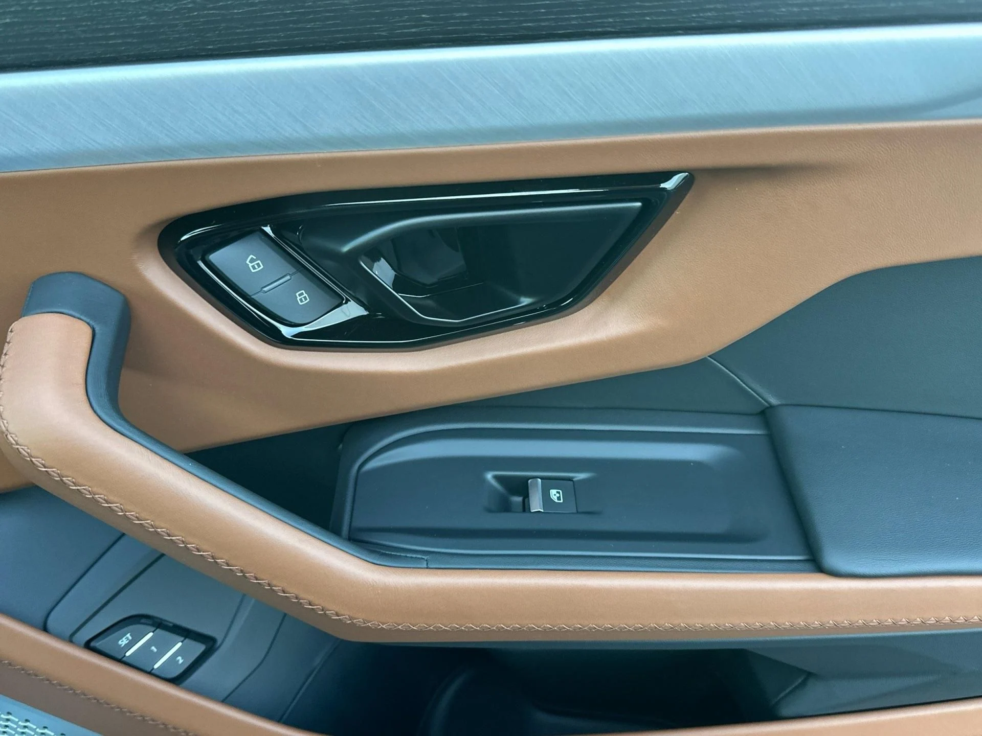 mph018_714791994_New_2025_Lamborghini_Urus_SE_1765357686_025cc482c3