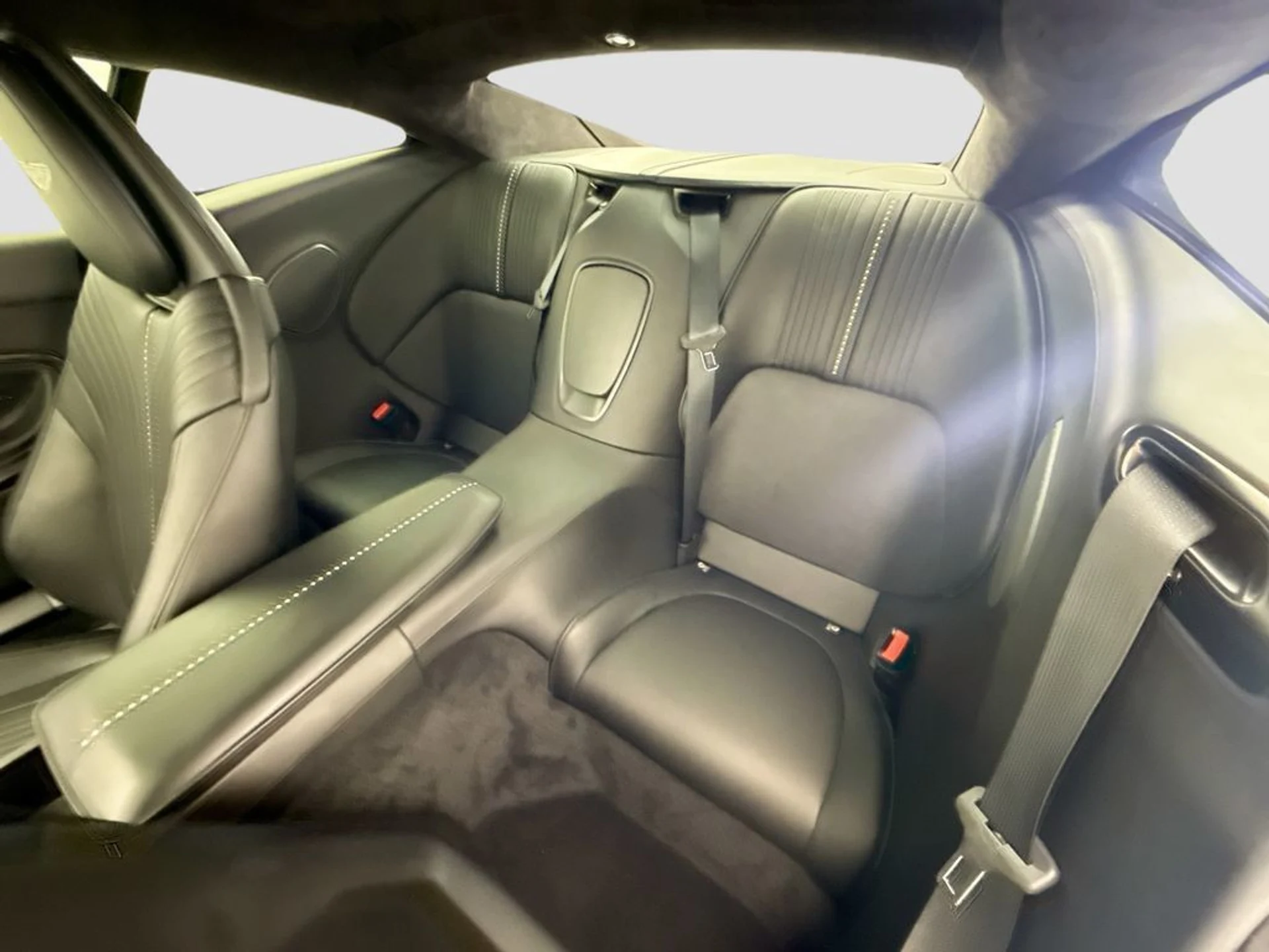 mph018_716505805_used_2018_aston_martin_db11_v12coupe_8119_23017514_19_1024_0efd34ce07