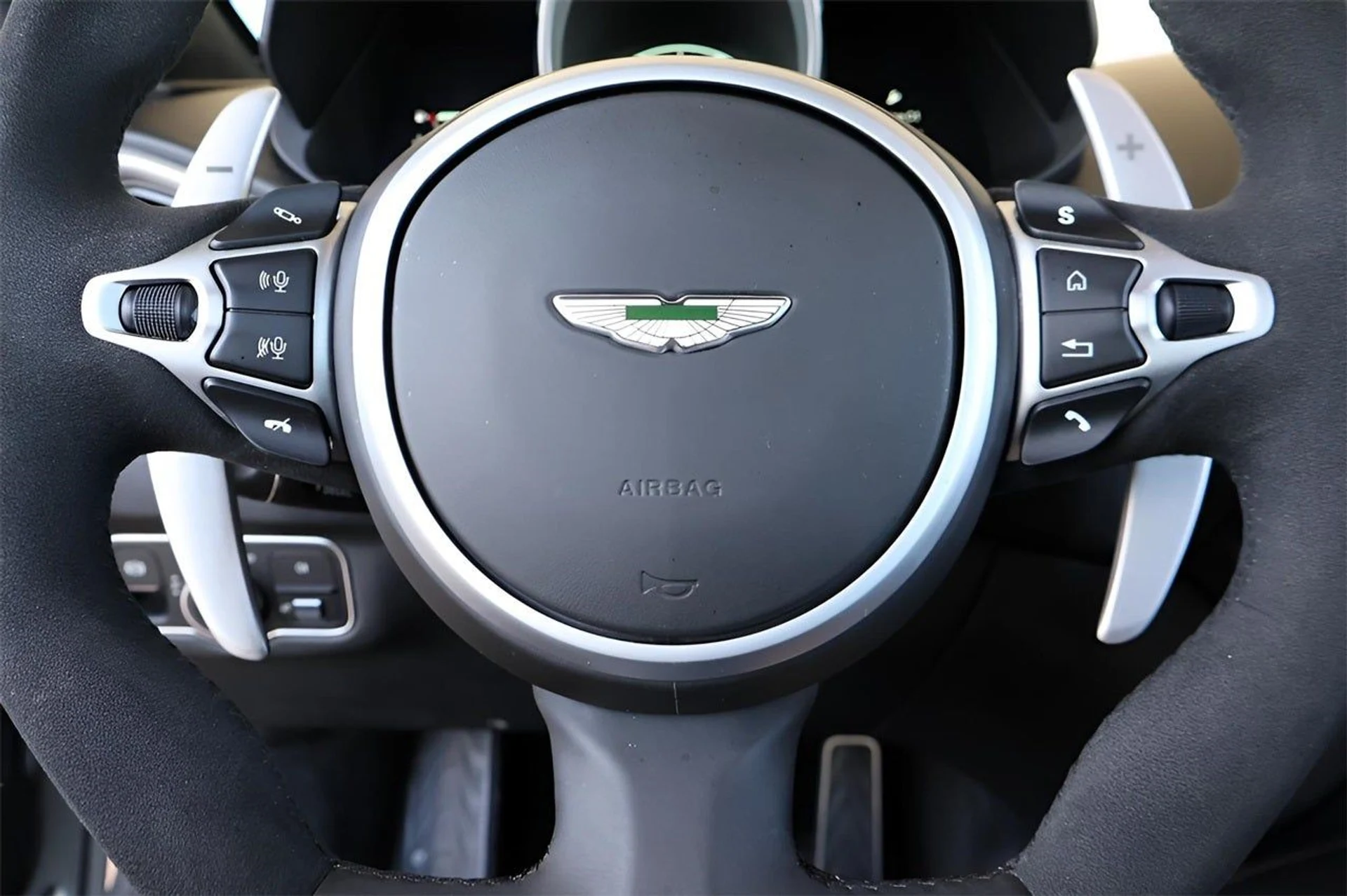 mph018_721016394_19_e6560db66f