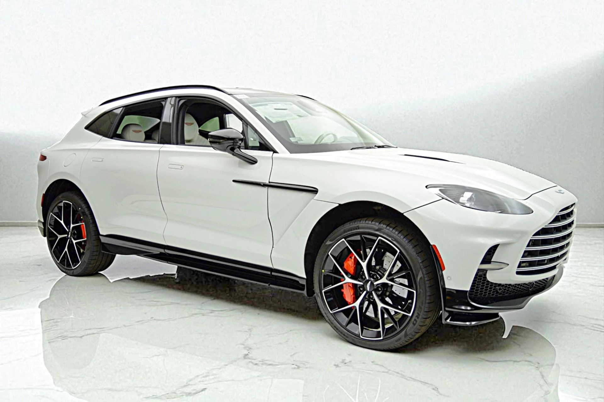 mph018_730753435_New_2025_Aston_Martin_DBX_707_90154dac17
