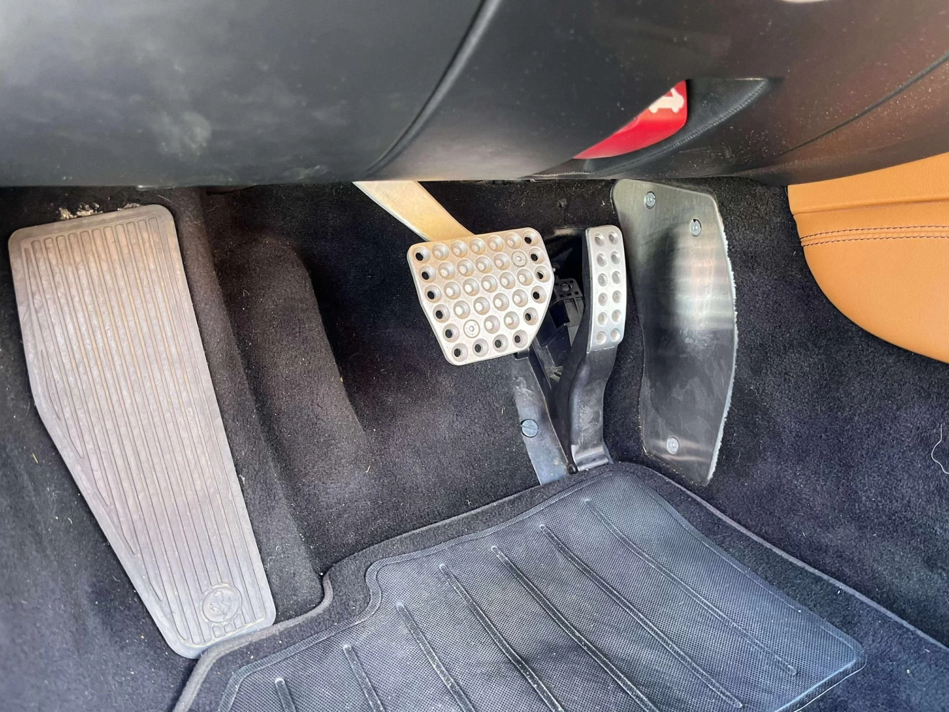 mph018_736078539_Used_2016_Ferrari_California_T_1763595014_3b8baa9df4