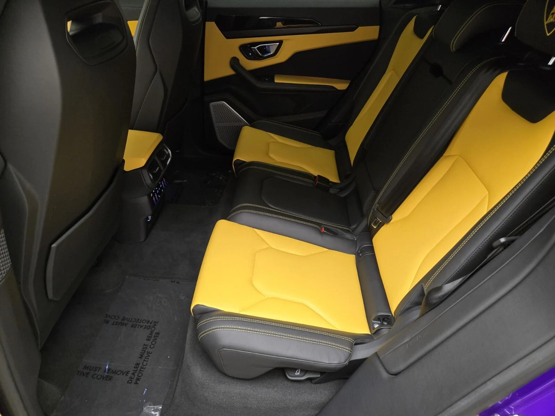 mph018_737827891_Used_2022_Lamborghini_Urus_1760597910_5d185b0563