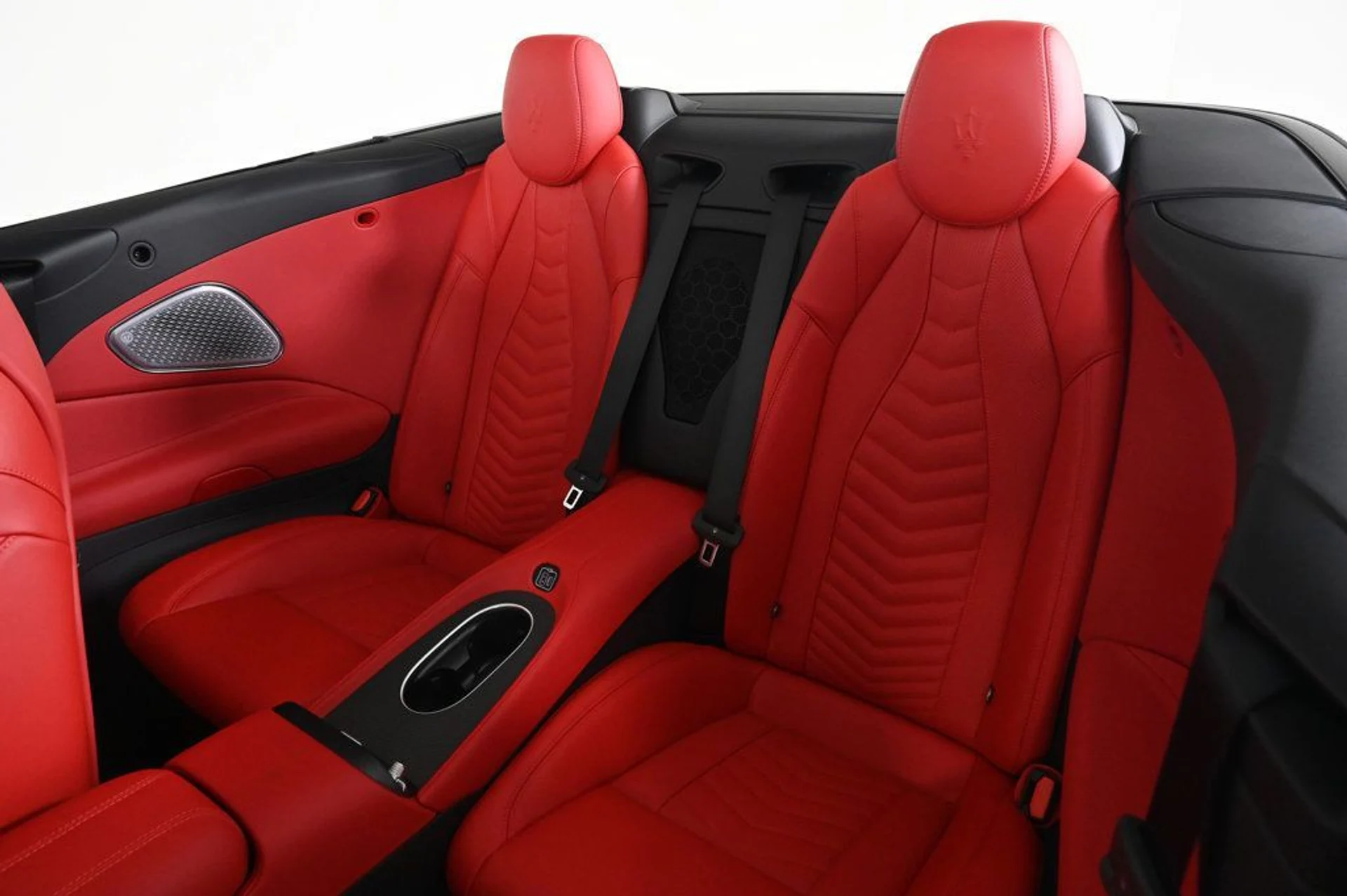 mph018_738629219_new_2026_maserati_grancabrio_convertible_11350_22970924_18_1024_bd4d71f2c1