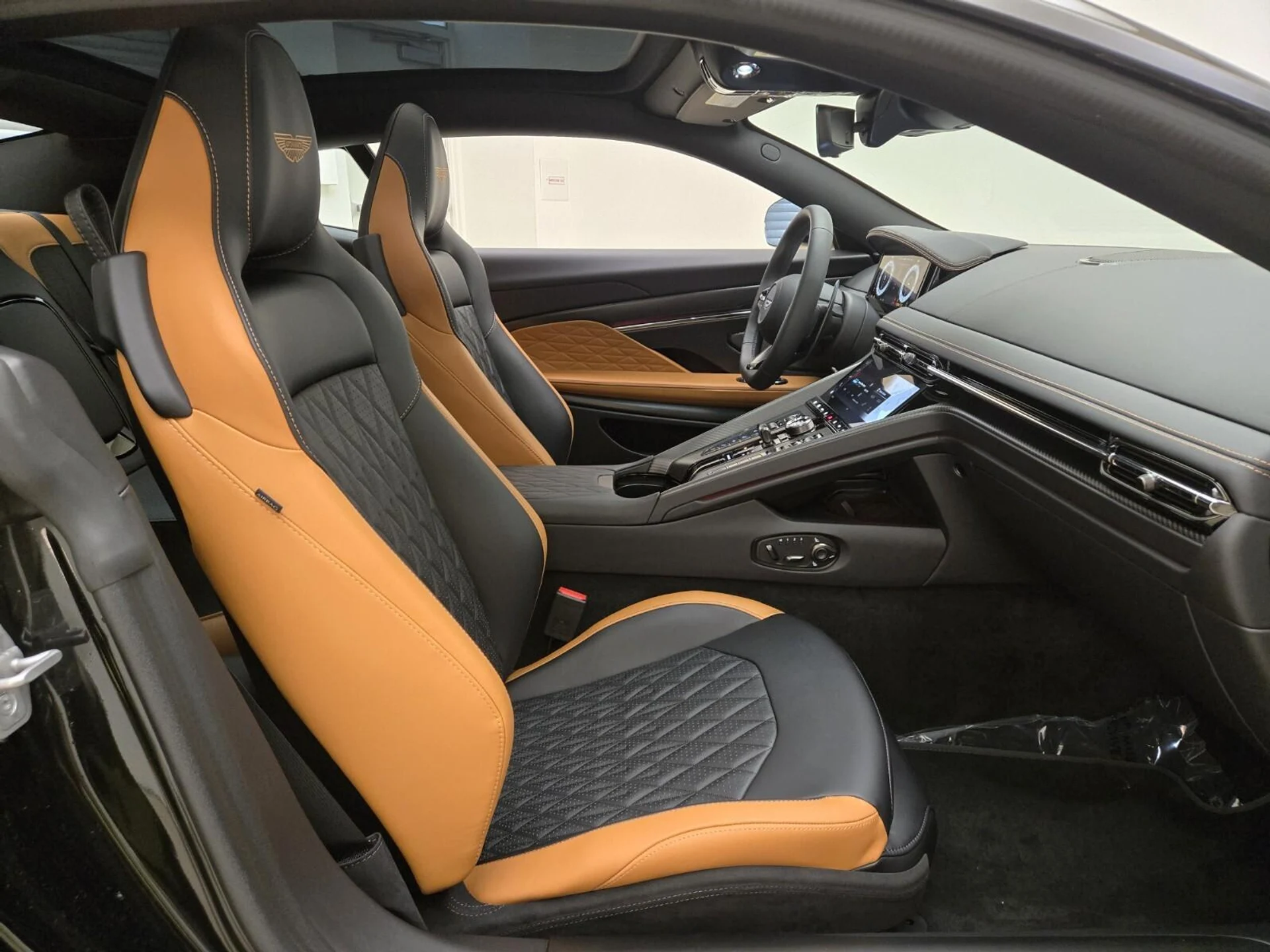 mph018_7521627_New_2026_Aston_Martin_DB_12_1769062387_68f151d2d8