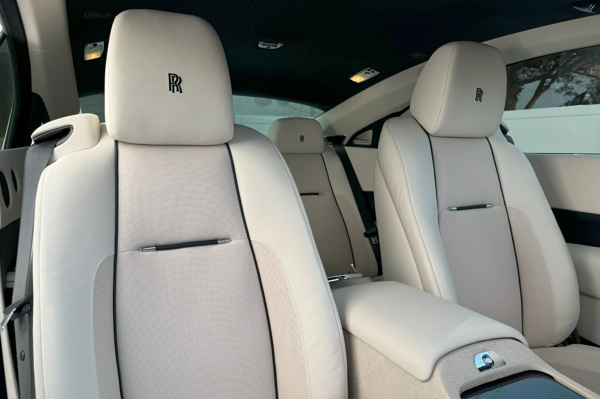 mph018_757761611_Used_2018_Rolls_Royce_Wraith_1767023392_ed4dc3dbce