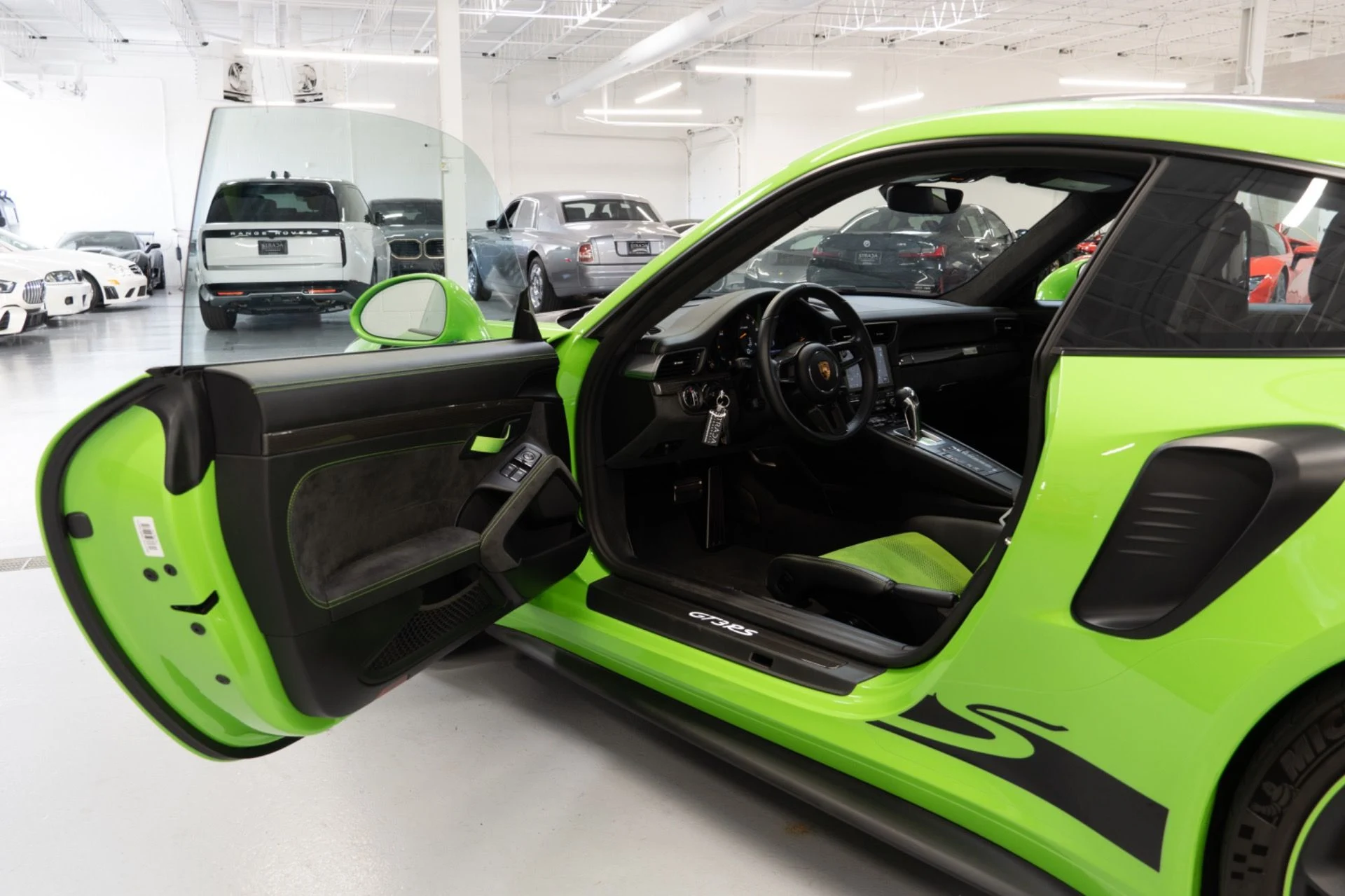 mph018_758132466_Used_2019_Porsche_911_GT_3_RS_1730230341_48809adaa6