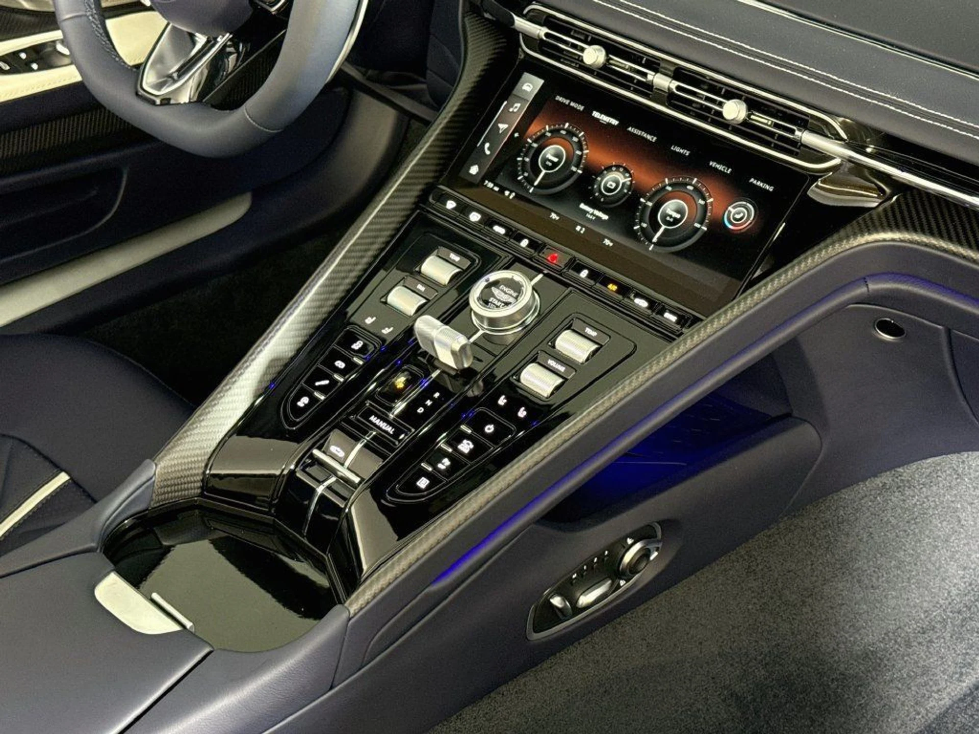 mph018_76641305_new_2026_aston_martin_db12_volante_11350_23082911_18_1024_925e7c7a02