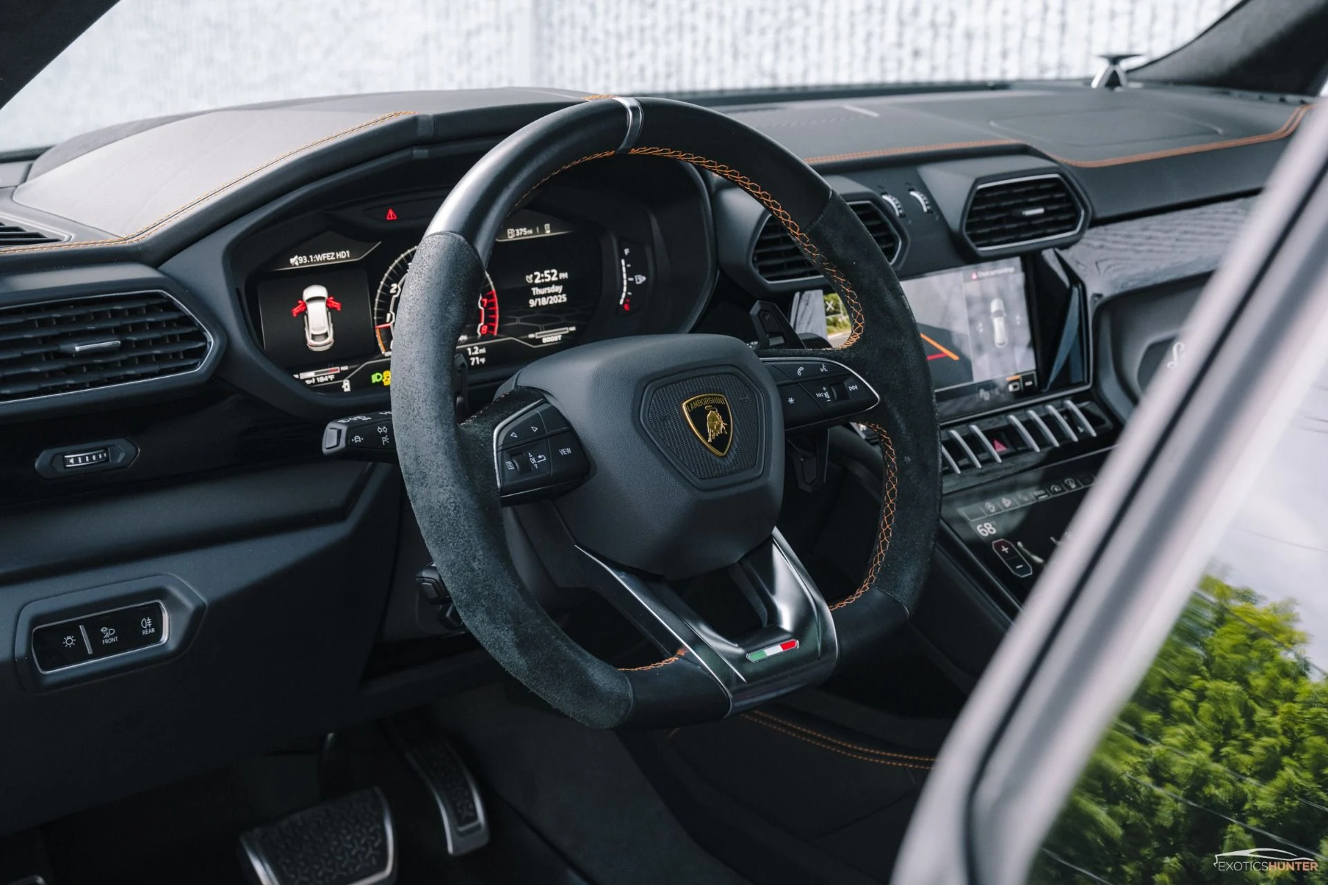 mph018_76829860_Used_2022_Lamborghini_Urus_Grigio_Telesto_Bang_Olufsen_Sound_1758233512_fda09c1e6d