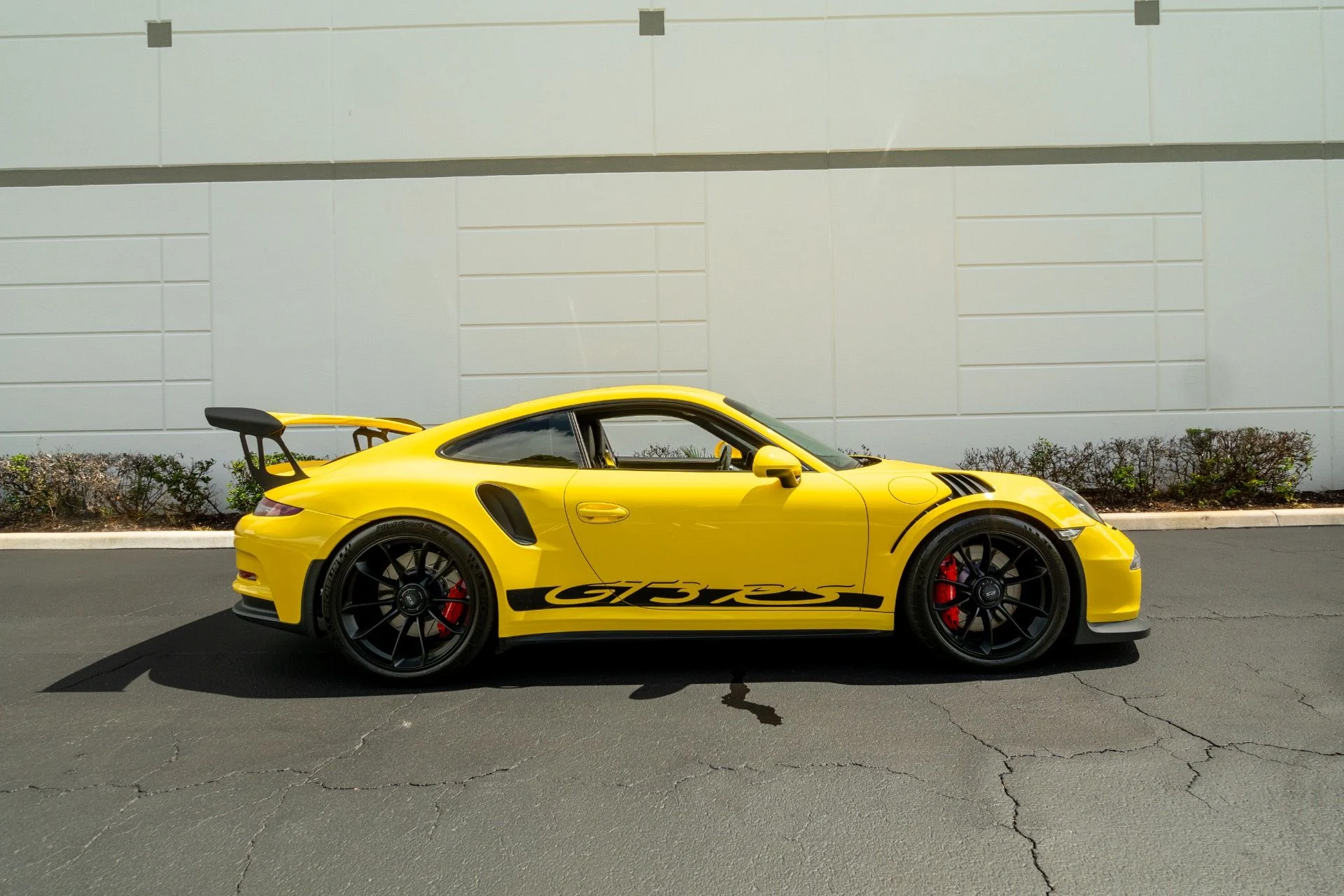 mph018_776960494_Used_2016_Porsche_911_GT_3_RS_1759258401_62f5367193